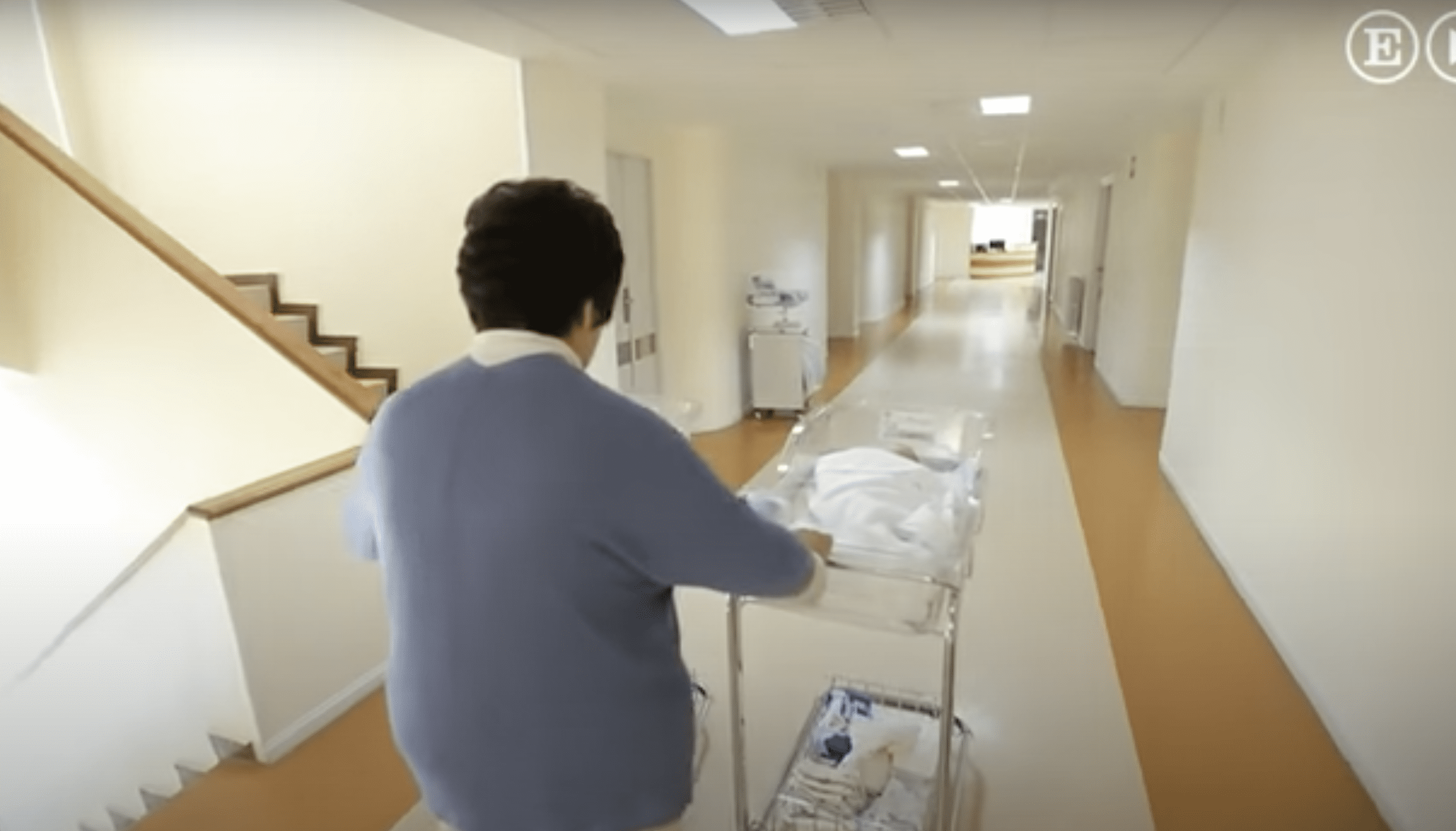 Mauricia Ibáñez with her twins at the hospital | Source: El País