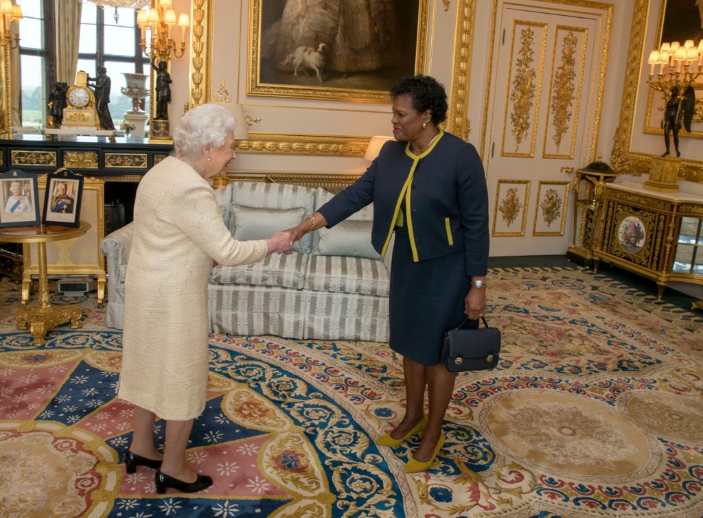 Queen Elizabeth II receives Governor-General of Barbados Dame Sandra Mason during a private audience at Buckingham Palace on March 28, 2018 in London, England. | Photo: Getty Images.