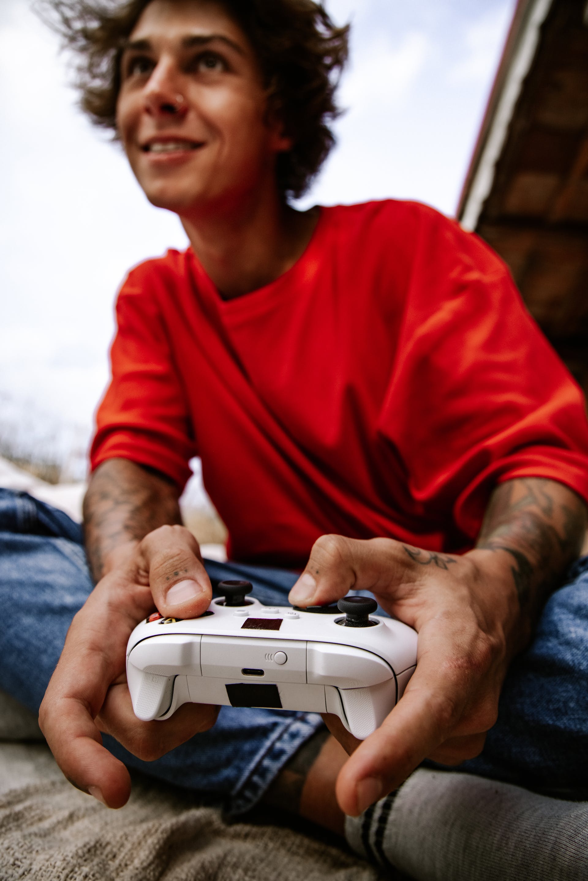 A man playing a video game | Source: Pexels