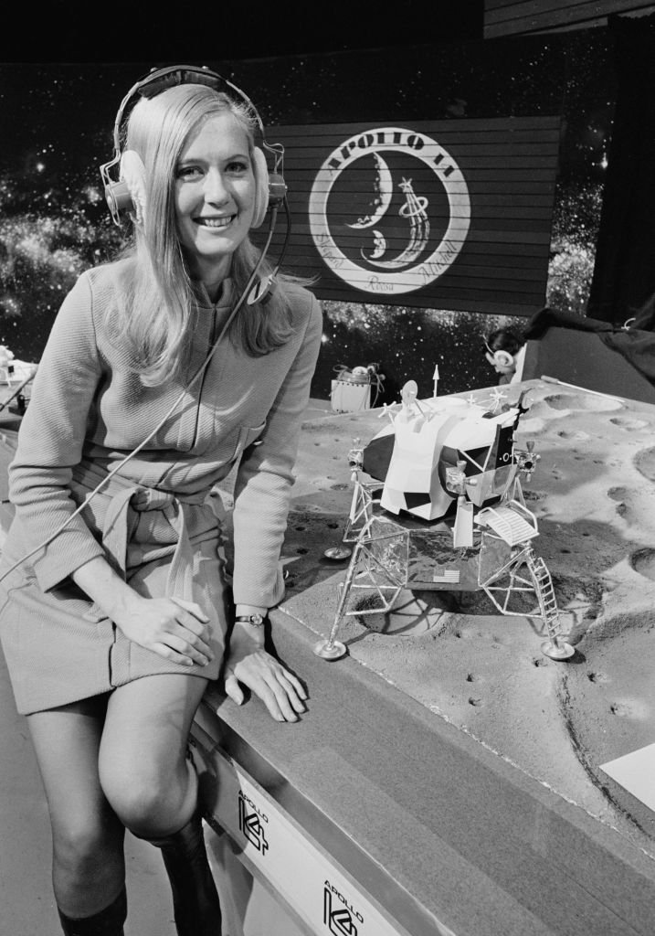 Frances 'Poppy' Northcutt, an engineer at NASA's Mission Control posing at the ITN studios with a model of the Apollo 14 Lunar Module | Source: Getty Images