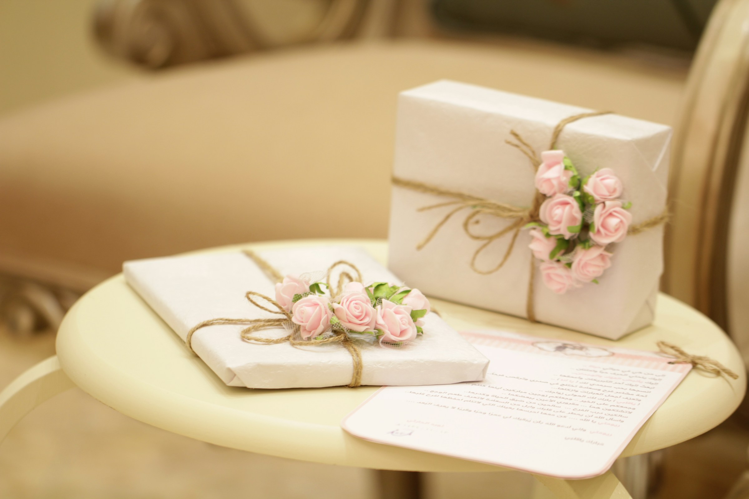 Two gift wrapped boxes | Source: Unsplash