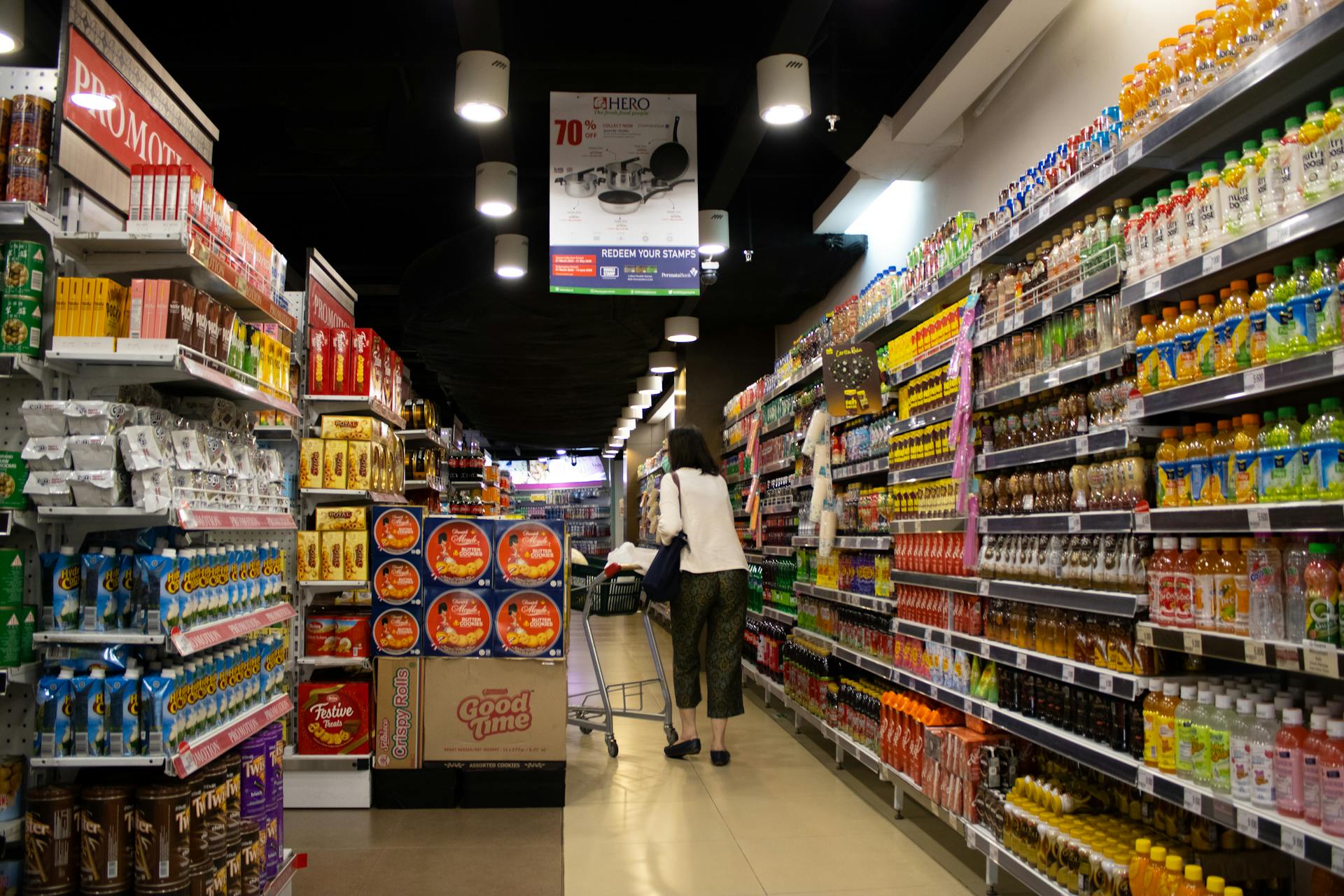 An aisle in a supermarket | Source: Pexels