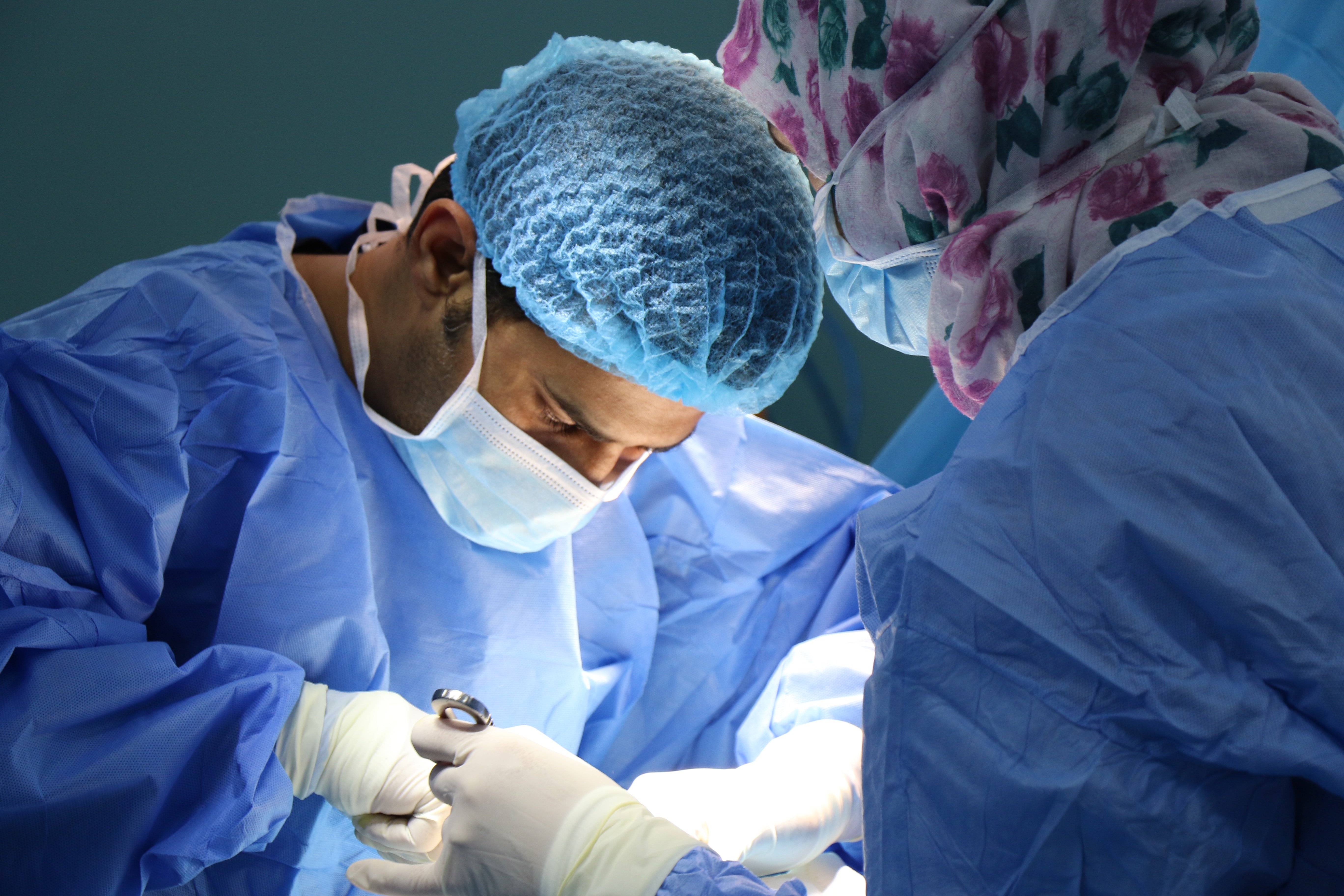 Doctors performing a medical procedure. | Source: Unsplash.com