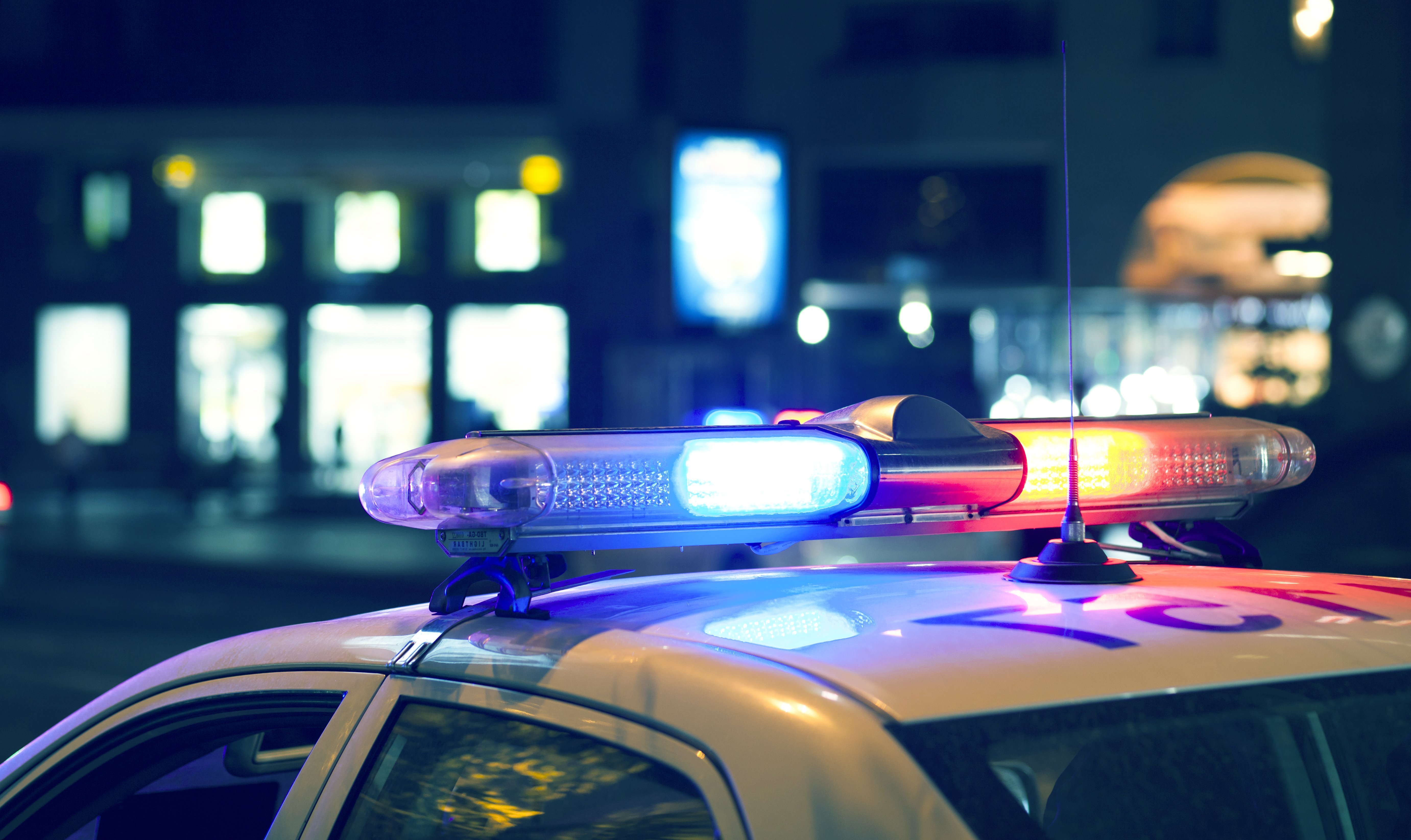 Police car with lights on | Photo: Shutterstock