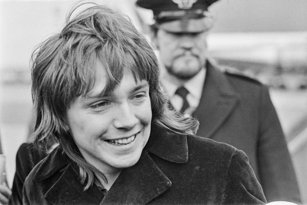 American actor and singer David Cassidy arrives at Luton Airport in England to begin his European Tour, UK, 15th March 1973. | Photo: Getty Images