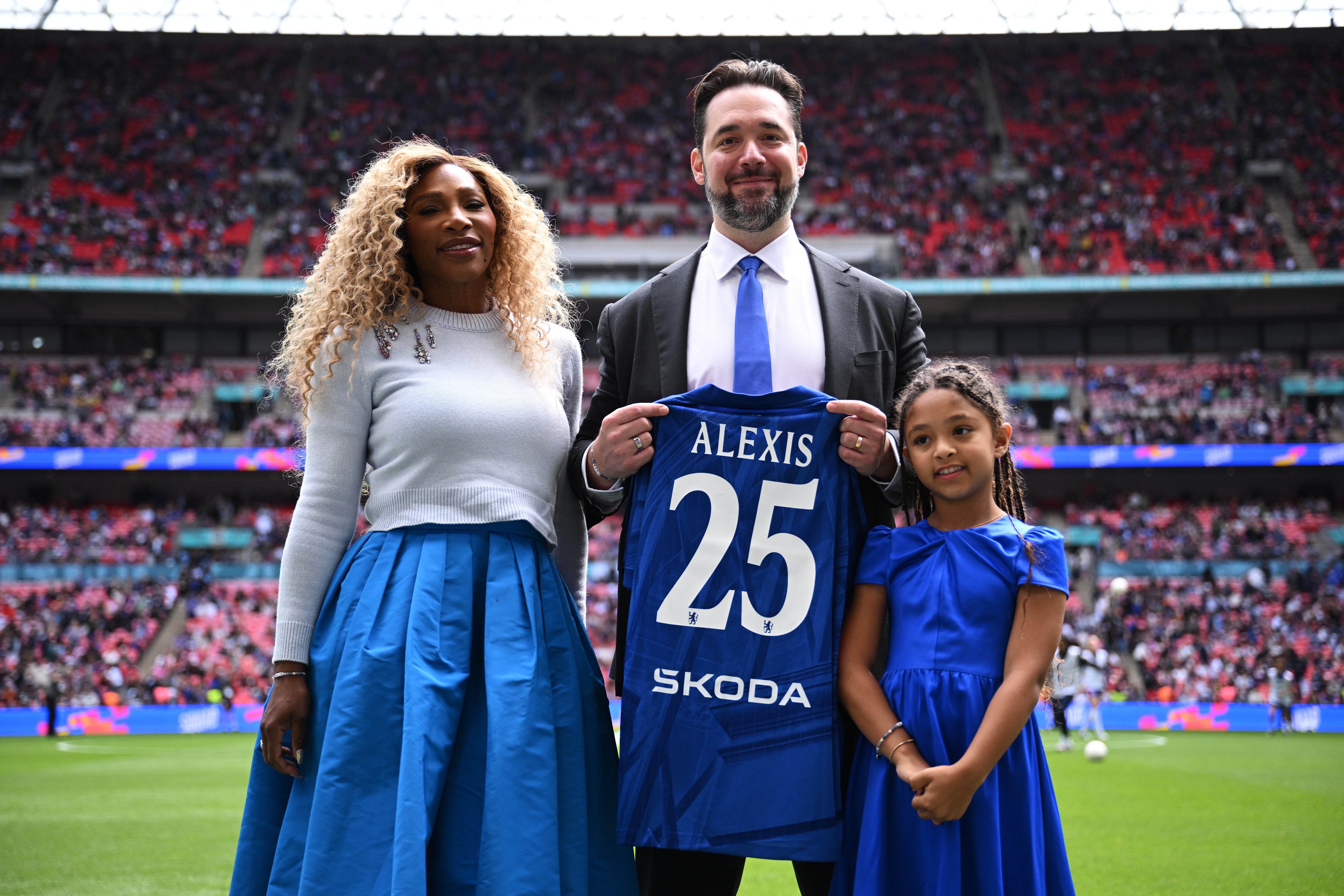 Alexis Ohanian and Serena Williams with Alexis Olympia Jr. pose with the Adobe Women's FA Cup trophy after Chelsea's victory over Manchester United at Wembley Stadium in London on May 18, 2025. | Source: Getty Images