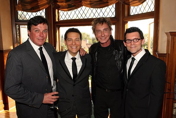 Garry Kief and Barry Manilow attend the wedding of Michael Feinstein and Terrence Flannery held at a private residence on October 17, 2008 | Photo: Getty Images