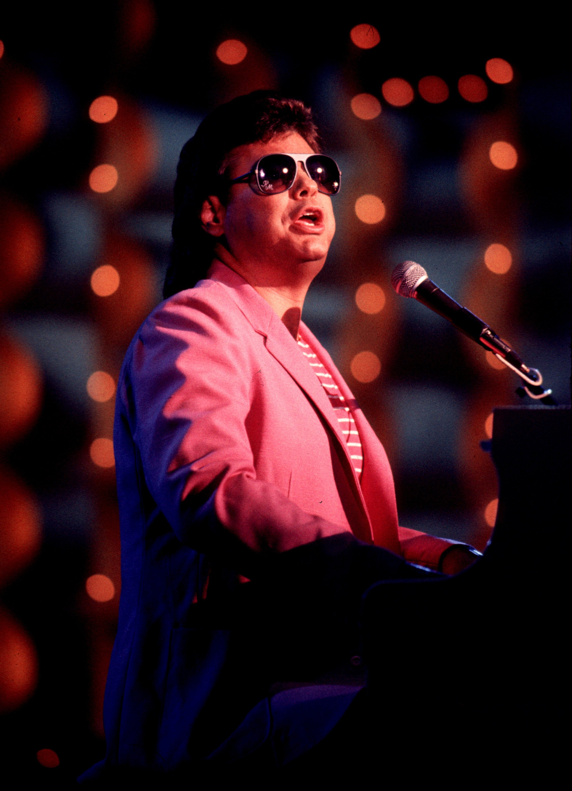 Ronnie Milsap performing at the "Solid Gold" TV show | Source: Getty Images