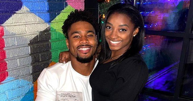 Simone Biles & Jonathan Owens Pack on the PDA as They Share a Kiss ...