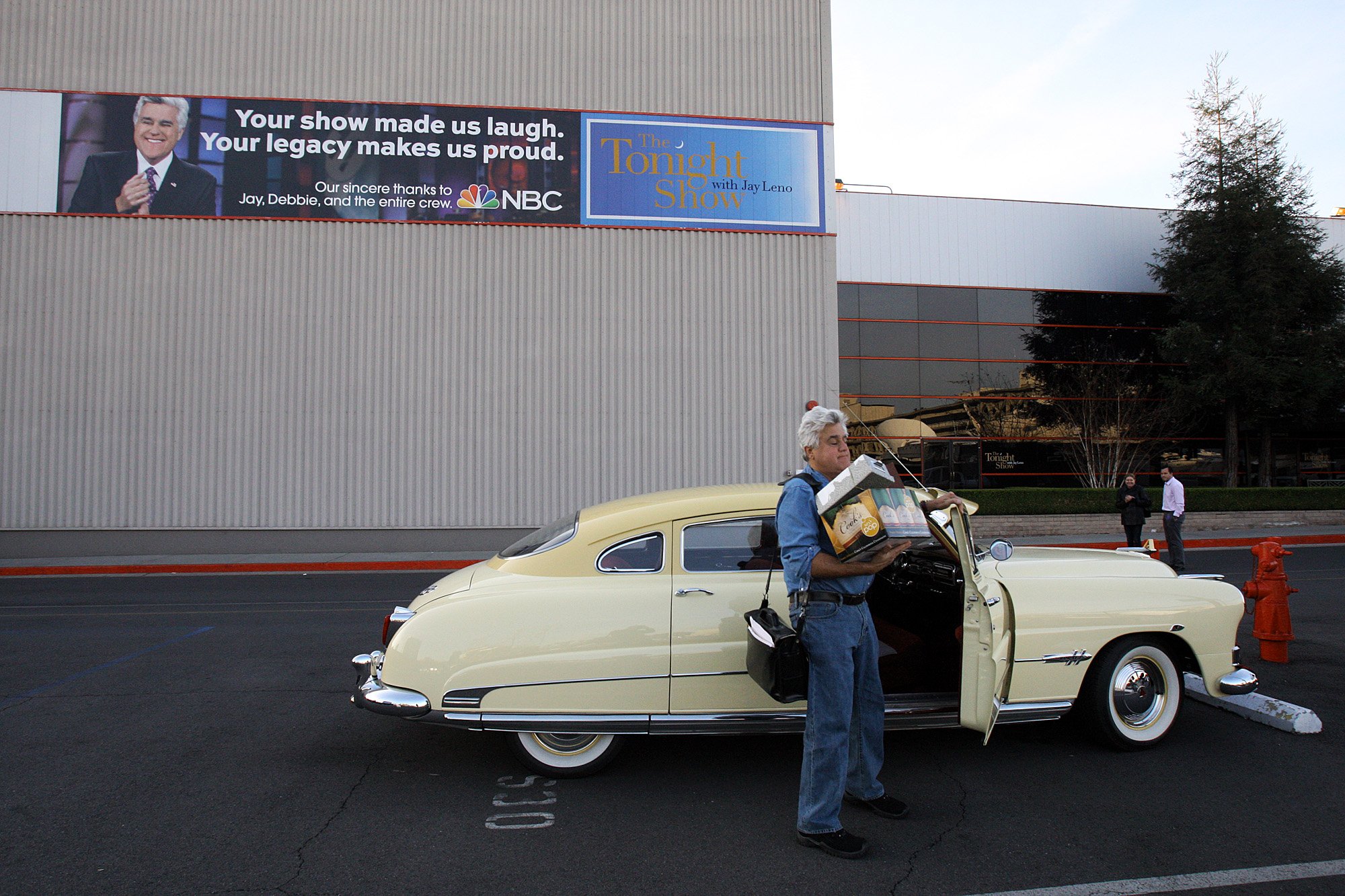 Jay Leno arrives at the "The Tonight Show" studios in Burbank in a Hudson Hornet on January 28, 2014 | Source: Getty Images