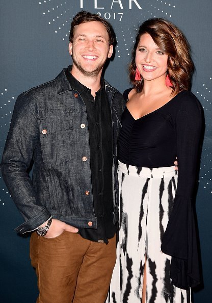 Recording artist Phillip Phillips and Hannah Blackwell attend the 2017 CMT Artists Of The Year awards at Schermerhorn Symphony Center on October 18, 2017 in Nashville, Tennessee | Photo: Getty Images