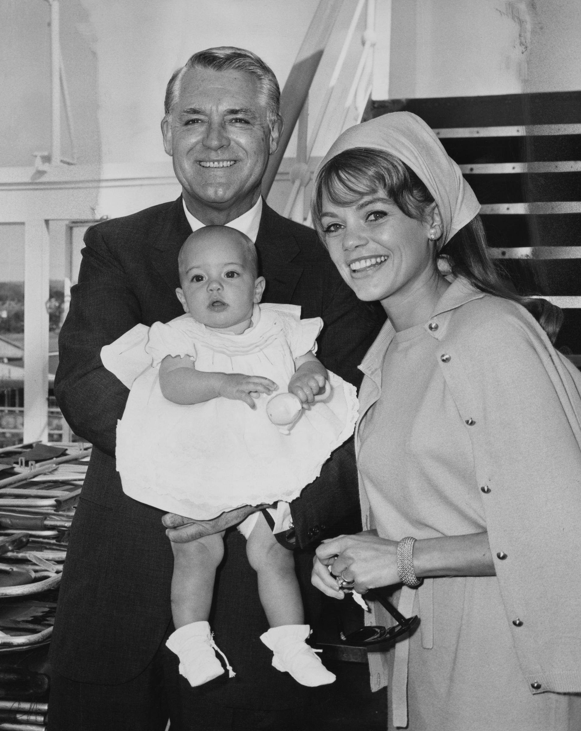 The couple poses with their daughter on September 19, 1966 | Source: Getty Images