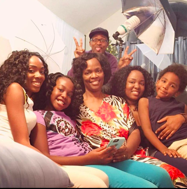 Shania Green with her family posted on January 7, 2024 | Source: Facebook/Sade Long