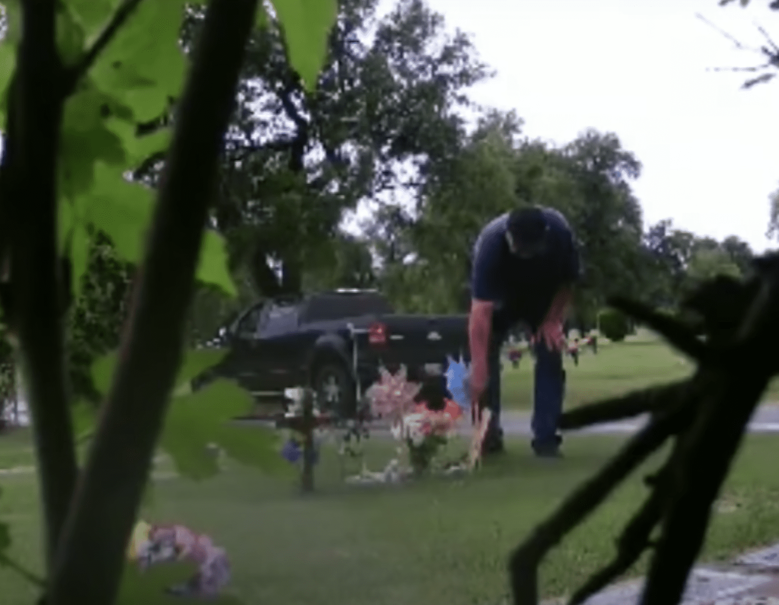 An elderly man caught stealing from a grave. | Source: youtube.com/Inside Edition