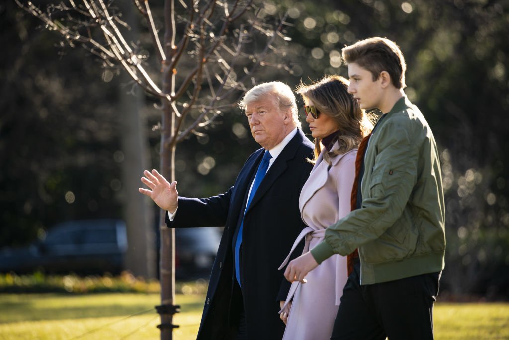 Donald Trump, First Lady Melania Trump, and son Barron Trump walk to board Marine One on the South Lawn of the White House in Washington, D.C., U.S., on Friday Jan. 17, 2020. | Photo: Getty Images