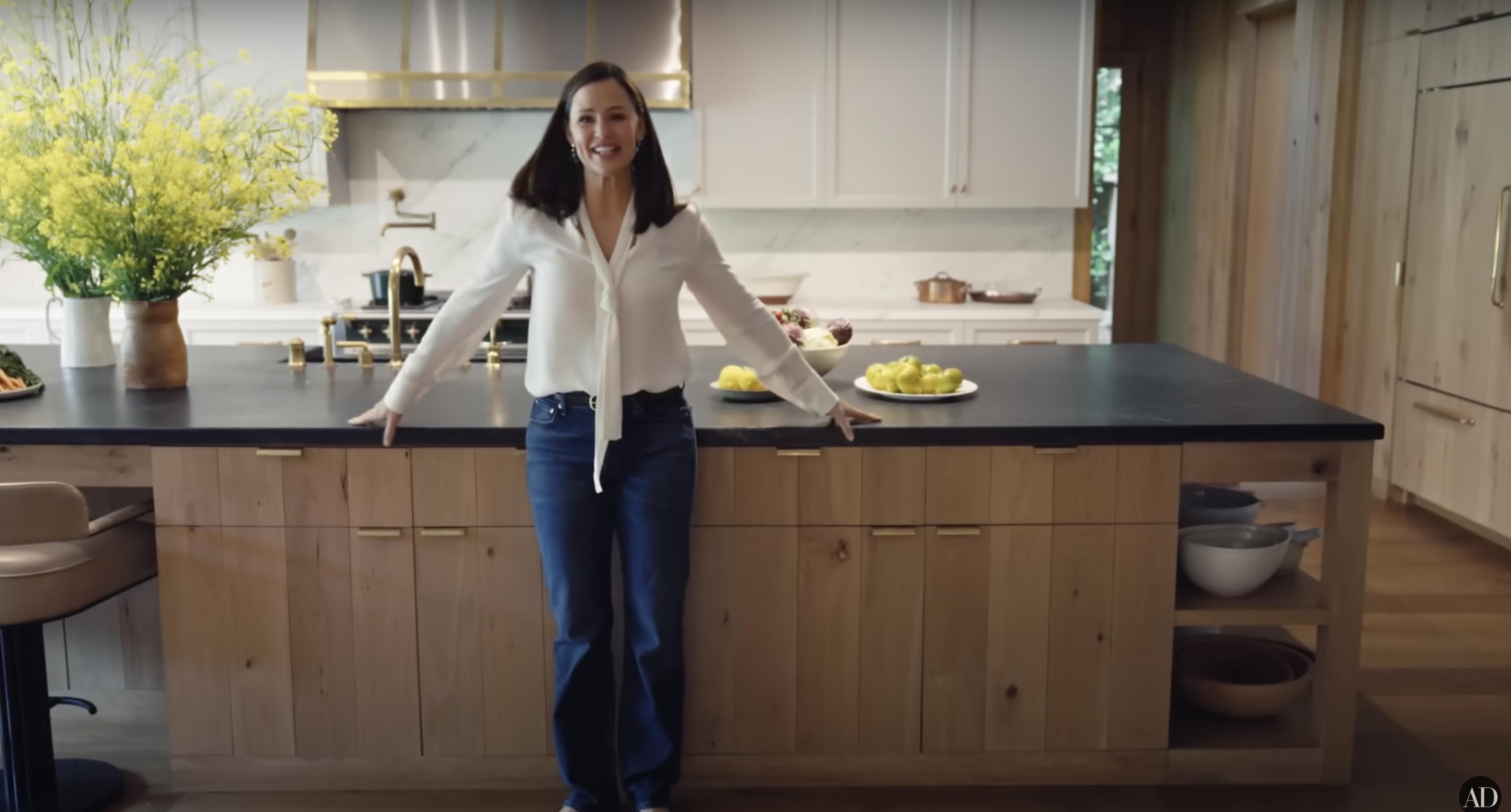 Jennifer Garner shows off her kitchen, dated September 3, 2024 | Source: YouTube/@Archdigest