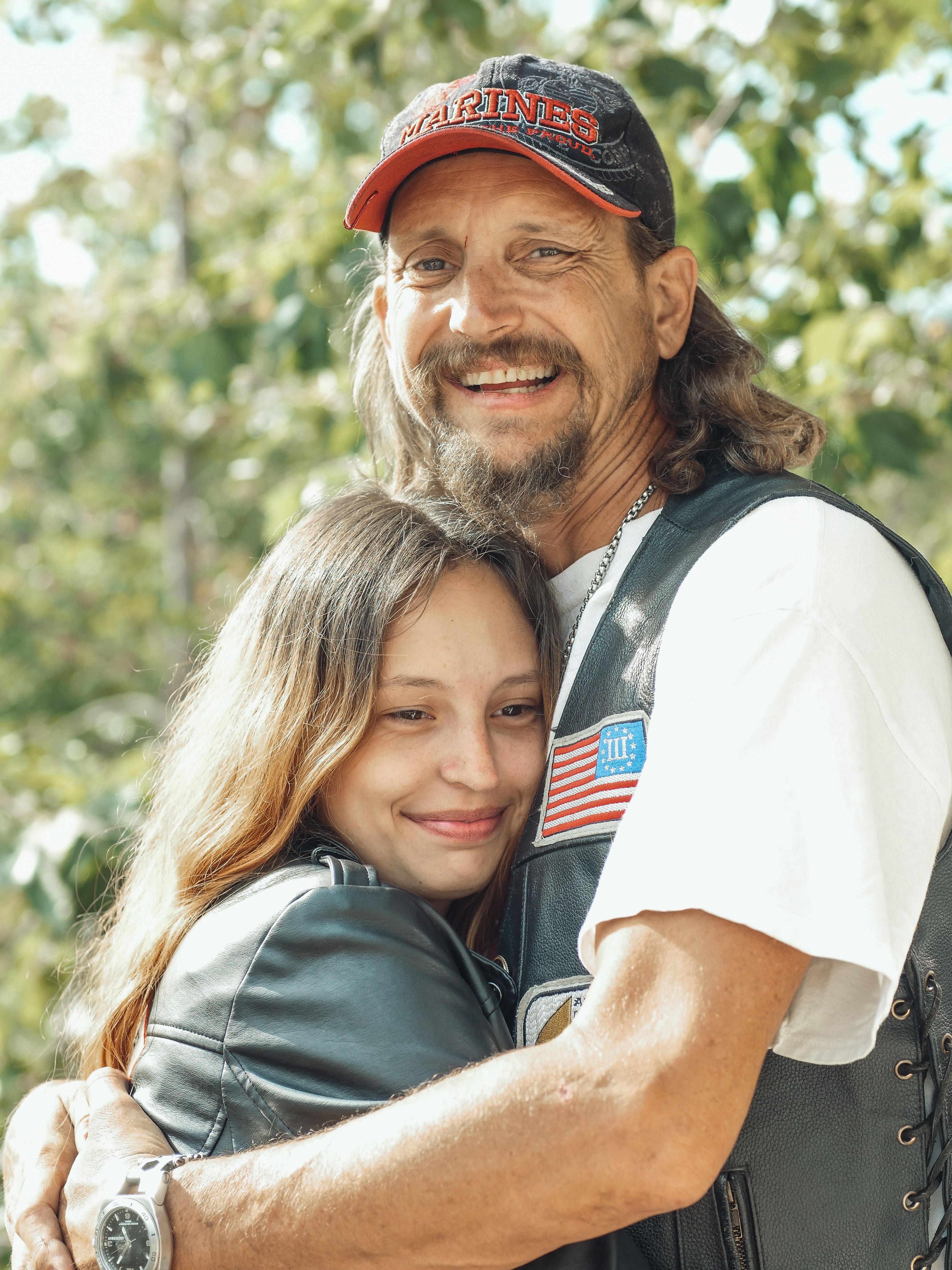 A father and daughter hugging each other | Photo: Pexels