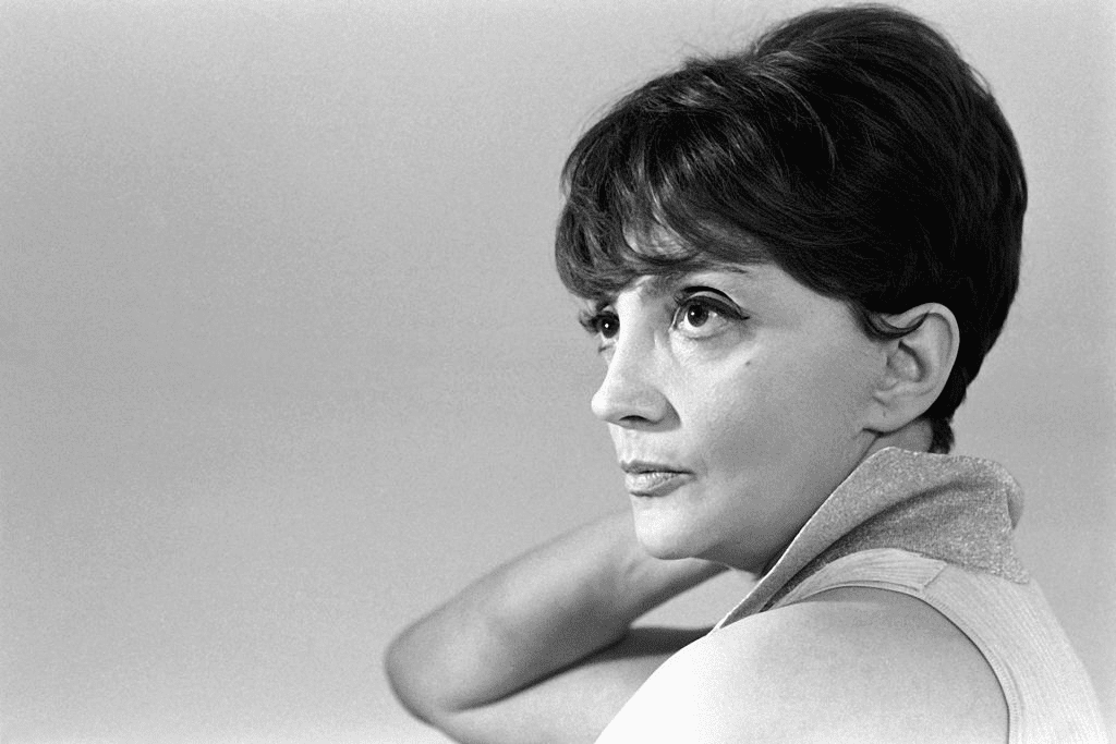 Portrait de Denise Glaser lors de l'enregistrement de l'émission "Discorama". | Photo : Getty Images
