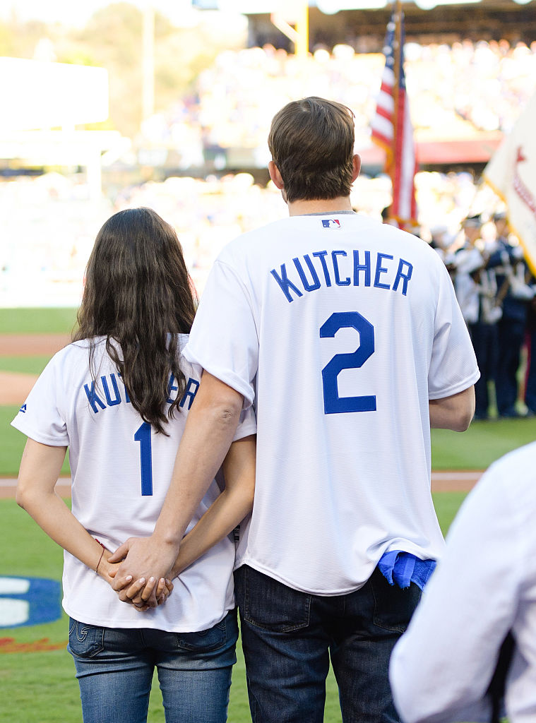 Mila Kunis and Ashton Kutcher attend game 4 of the NLCS between the Chicago Cubs and the Los Angeles Dodgers on October 19, 2016 | Source: Getty Images