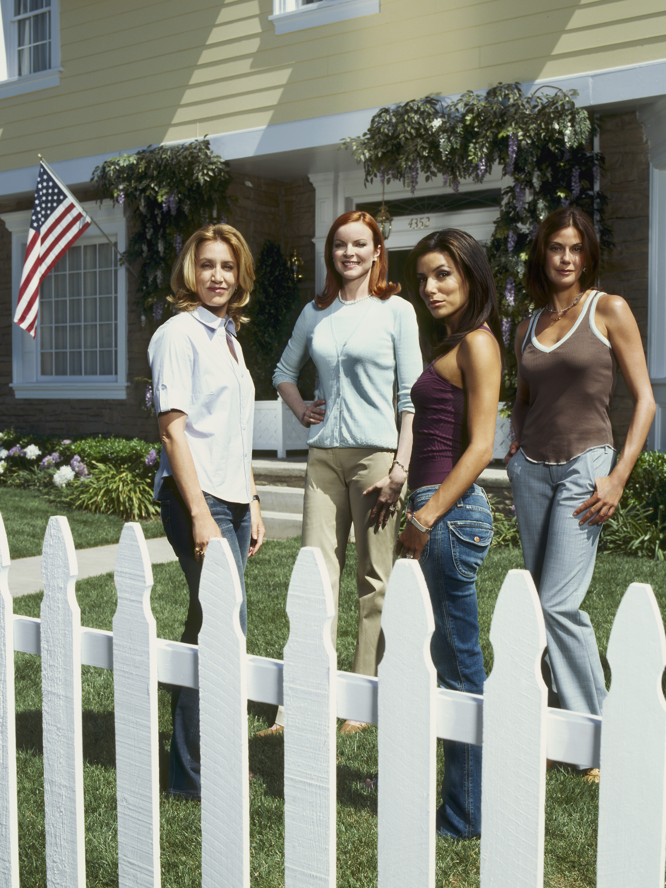 Felicity Huffman, Marcia Cross, Eva Longoria and Teri Hatcher on the set of "Desperate Housewives," 2004 | Source: Getty Images