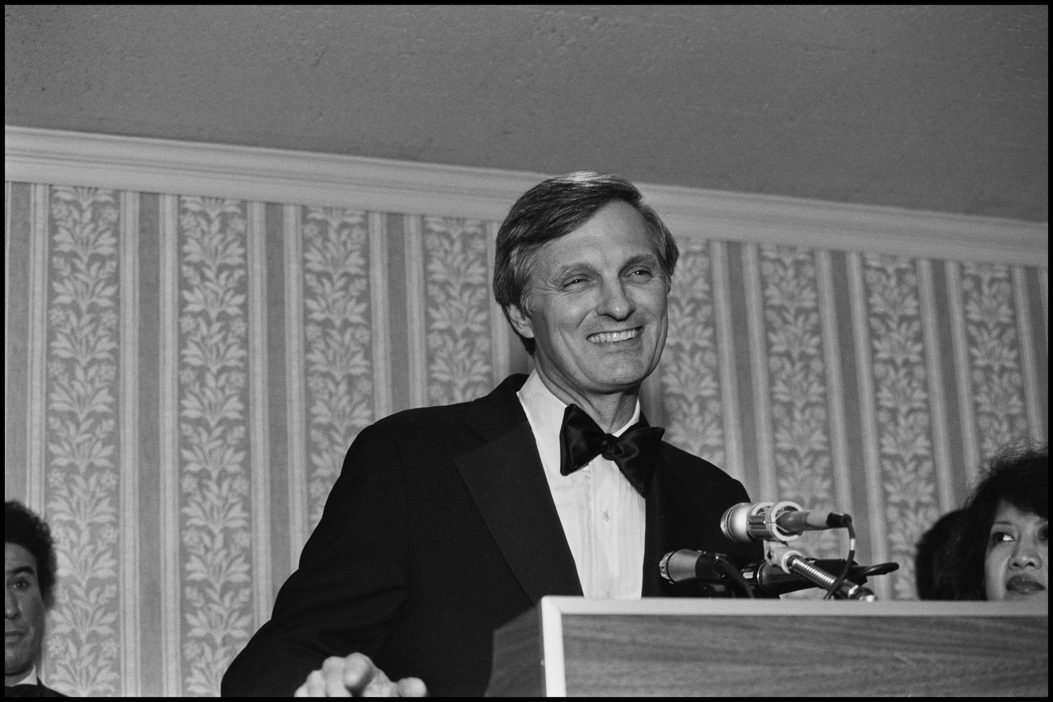 Alan Alda speaks during a National Women's Political Caucus event at the L'Enfant Plaza Hotel, Washington DC, October 23, 1985 | Source: Getty Images