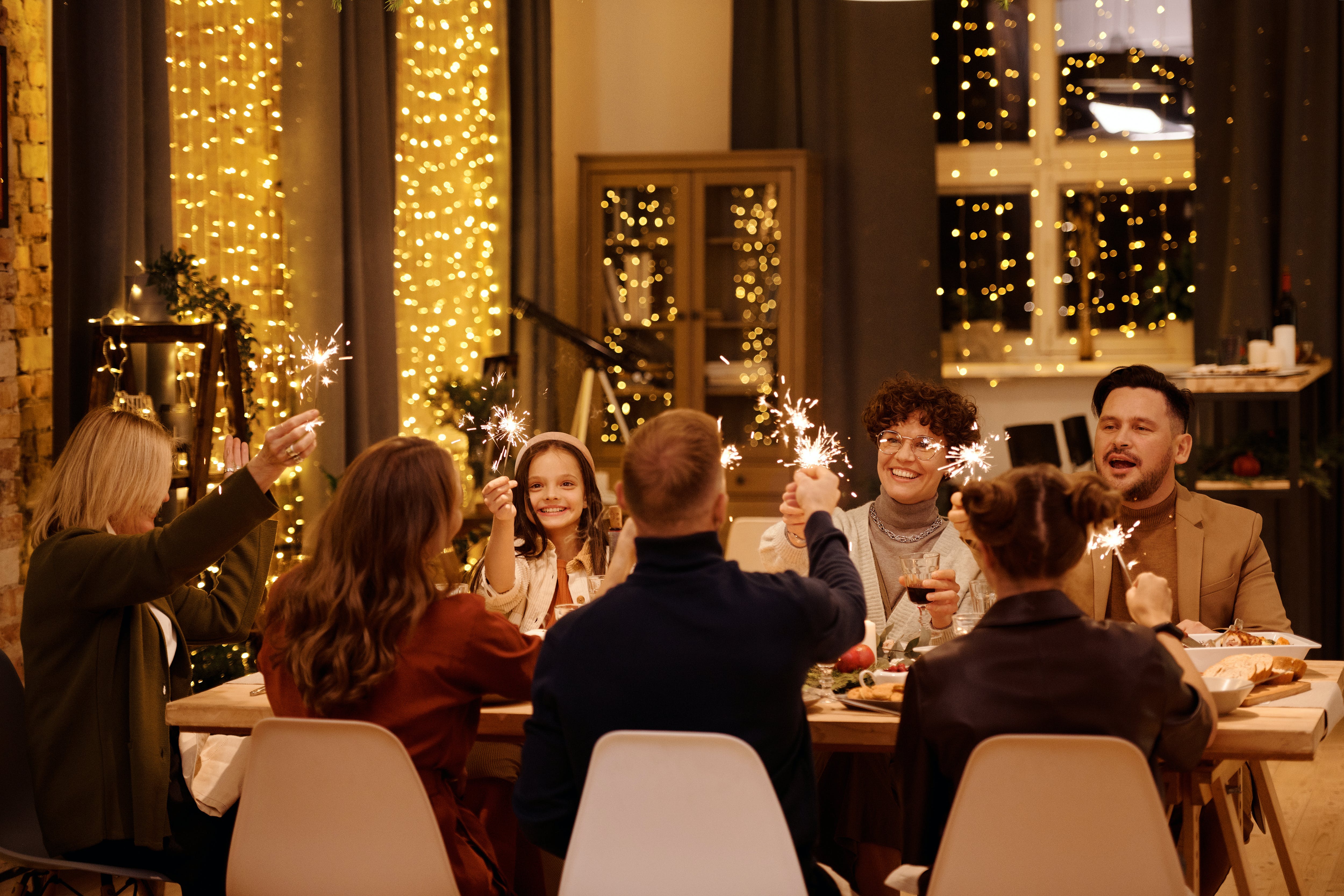 A family having Christmas dinner together | Source: Pexels