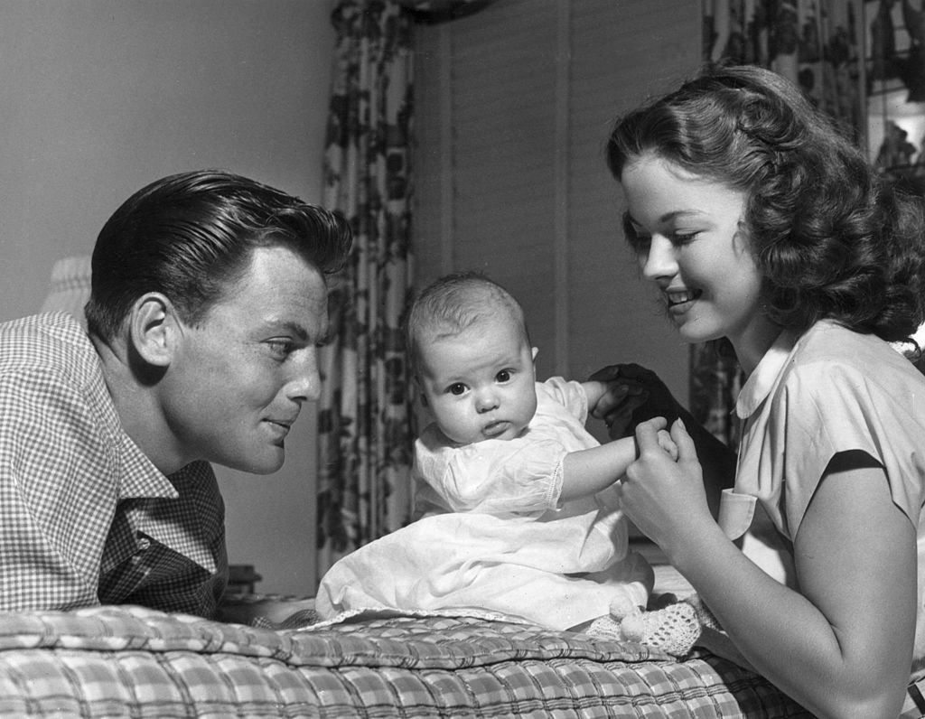 Shirley Temple and John Agar pose with their three-month baby daughter, January 1948 | Source: Getty Images