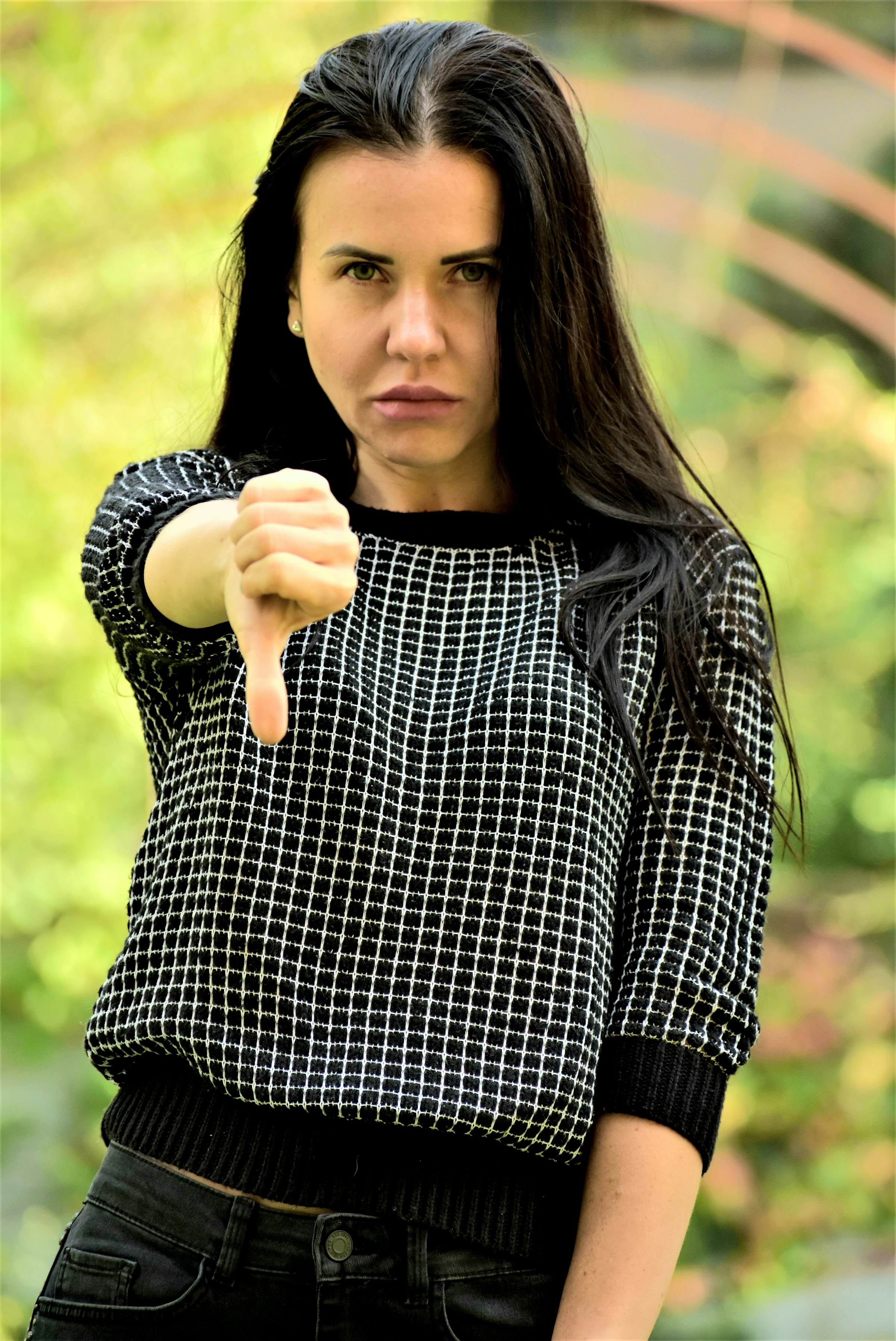 A woman gesturing a thumbs-down | Source: Unsplash