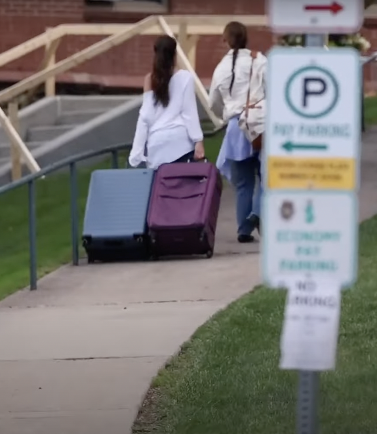 Katie Holmes and Suri Cruise at the Carnegie Mellon University campus in a post dated August 20, 2024 | Source: YouTube/Page Six