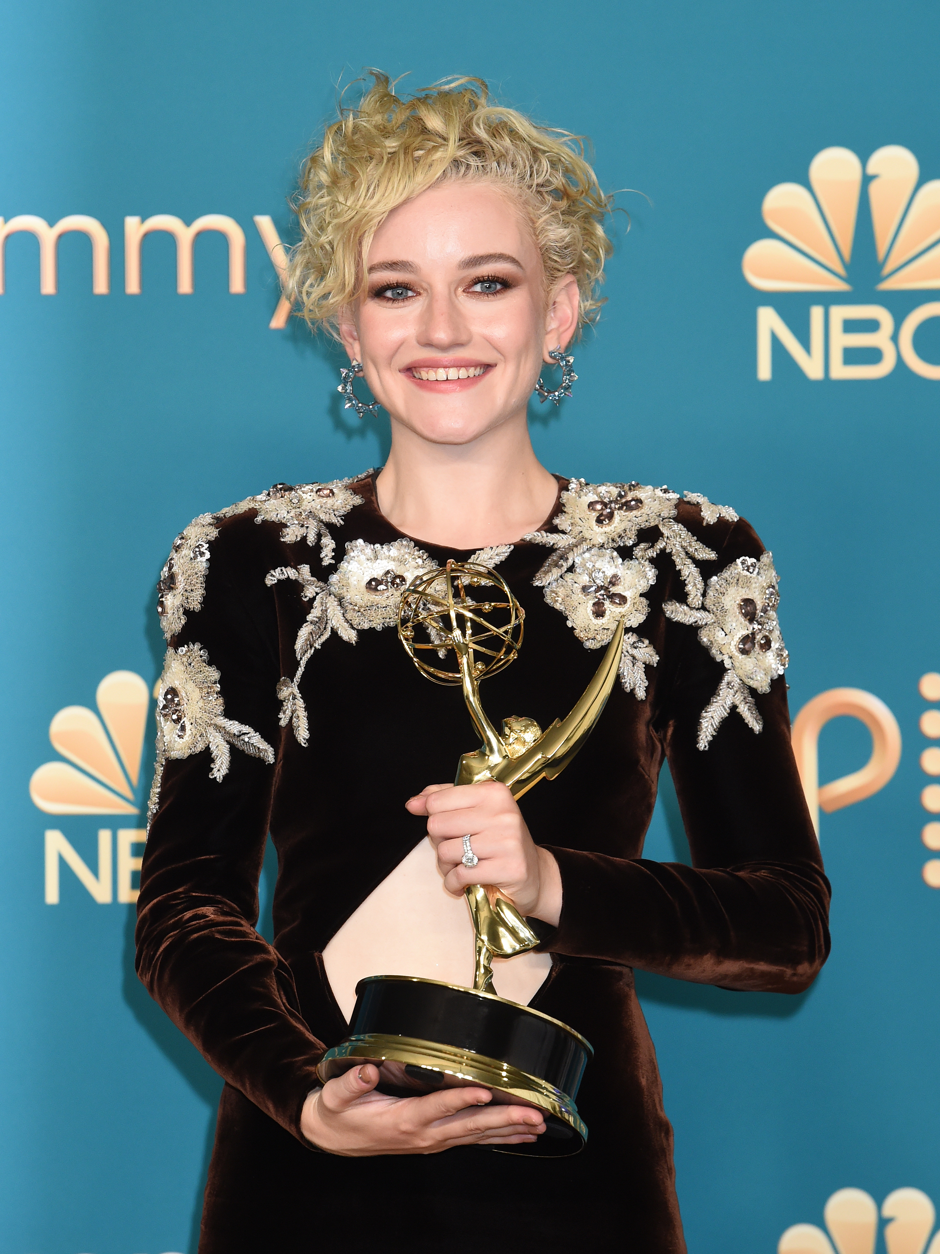 Julia Garner holds her Emmy trophy at the 74th Primetime Emmy Awards held at Microsoft Theater on September 12, 2022, in Los Angeles, California. | Source: Getty Images
