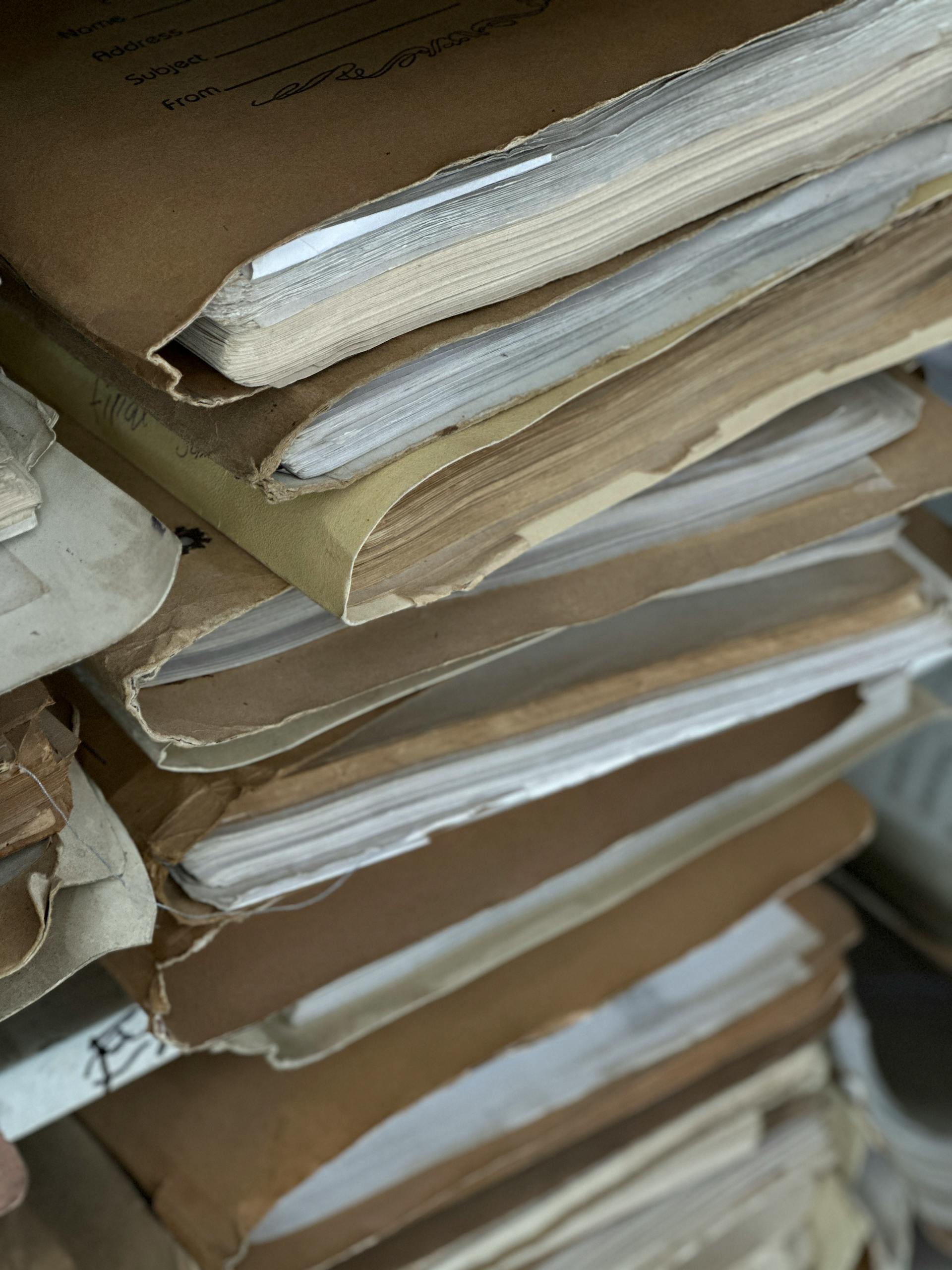 A stack of old files | Source: Pexels