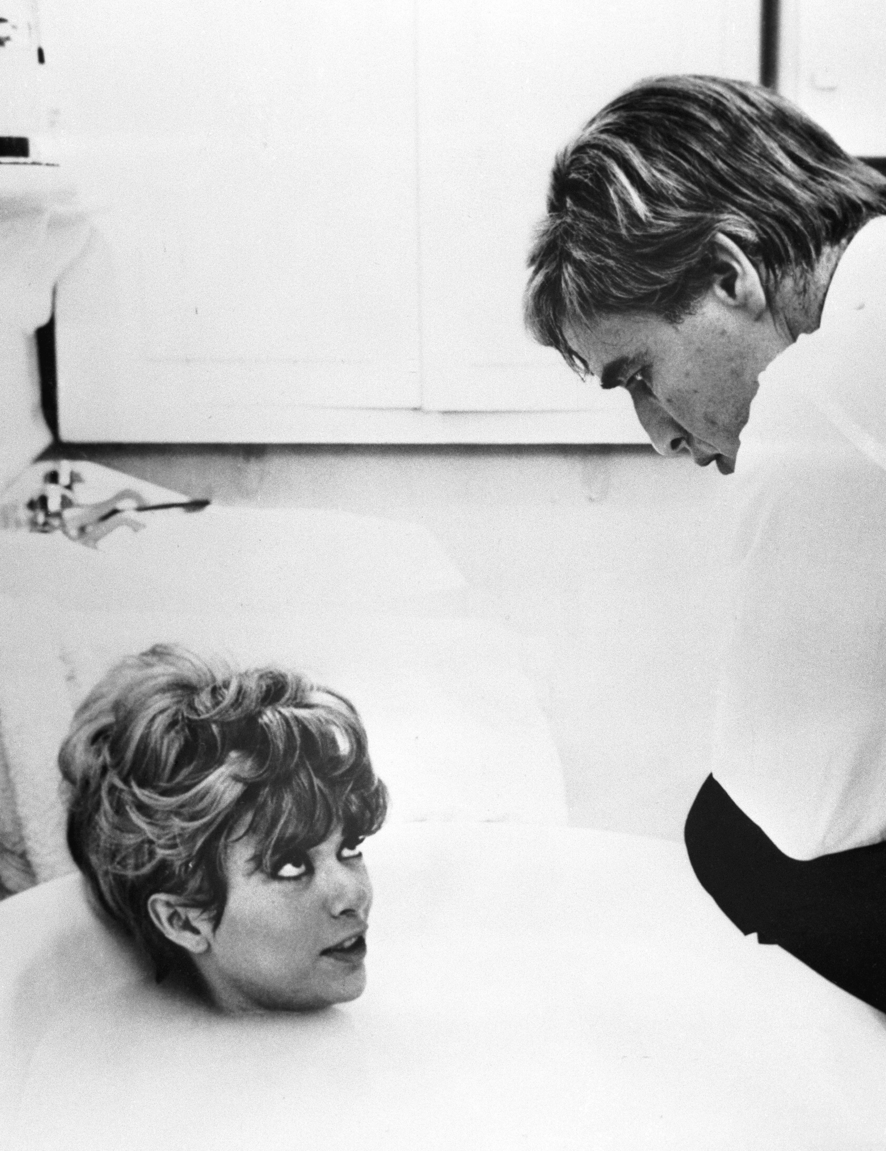 Rita Moreno is in a tub while chatting with Marlon Brando during the filming of "The Night of the Following Day" in Lettouquet, France on December 5, 1967 | Source: Getty Images