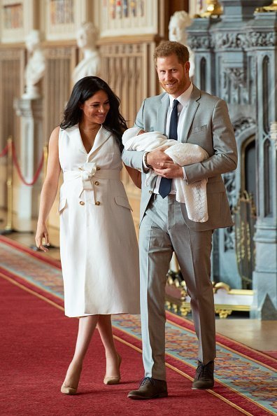 Prince Harry, Duke of Sussex and Meghan, Duchess of Sussex, pose with their newborn son Archie Harrison Mountbatten-Windsor during a photocall in St George's Hall at Windsor Castle on May 8, 2019 in Windsor, England | Photo: Getty Images