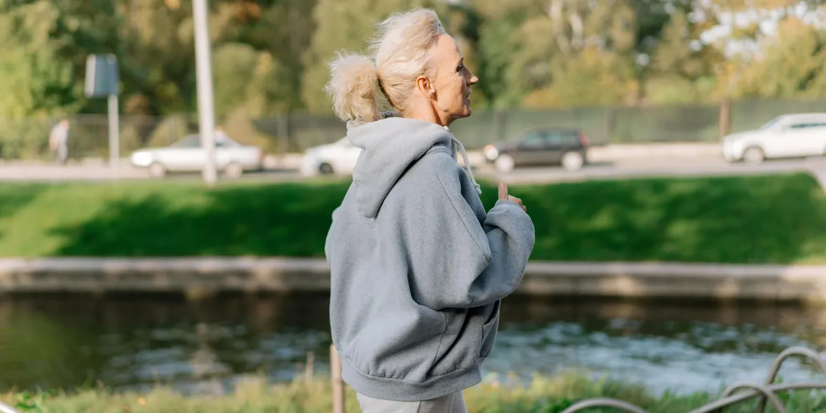A woman jogging | Source: Pexels