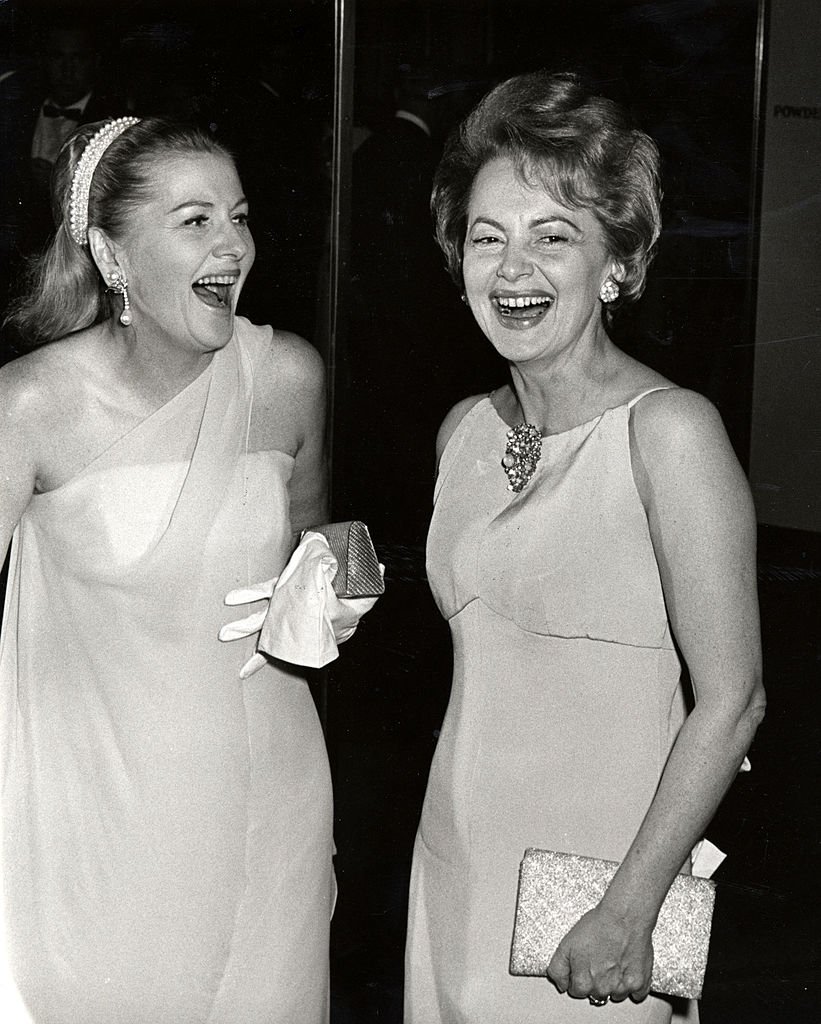 Olivia de Havilland and Joan Fontaine during Marlene Dietrich's Opening Party on September 9, 1967 at Rainbow Room in New York City. | Photo: Getty Images