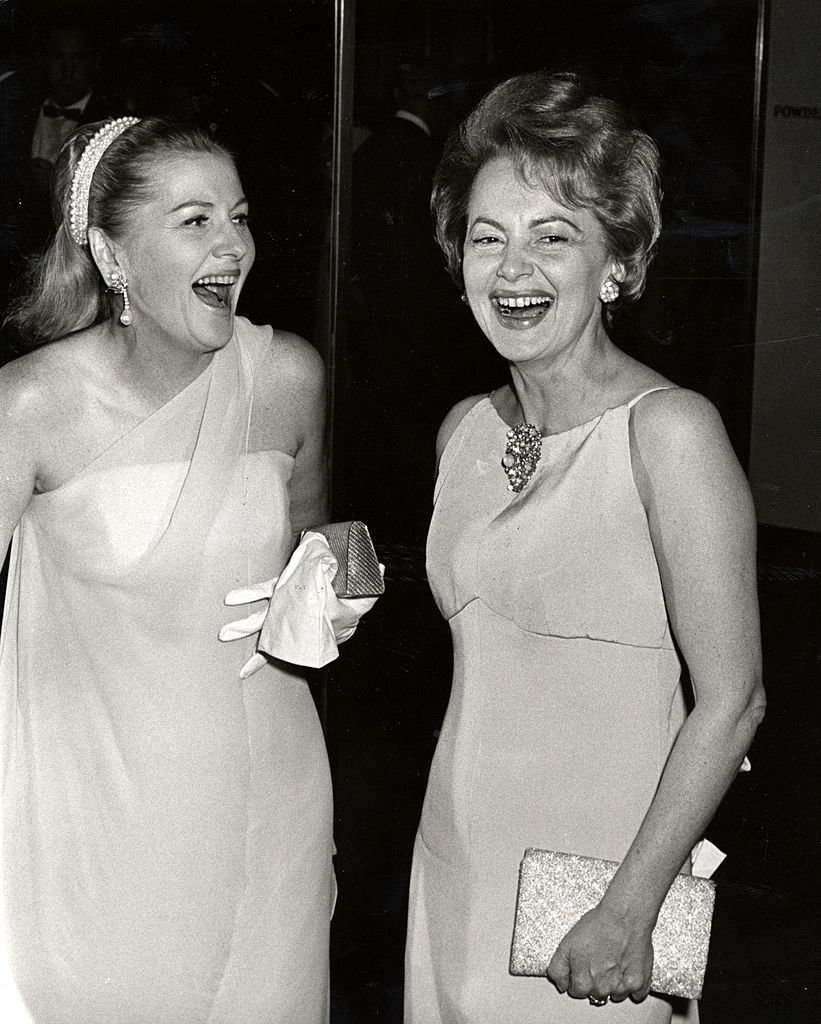  Olivia de Havilland and Joan Fontaine during Marlene Dietrich's Opening Party on September 9, 1967 at Rainbow Room in New York City. | Photo: Getty Images