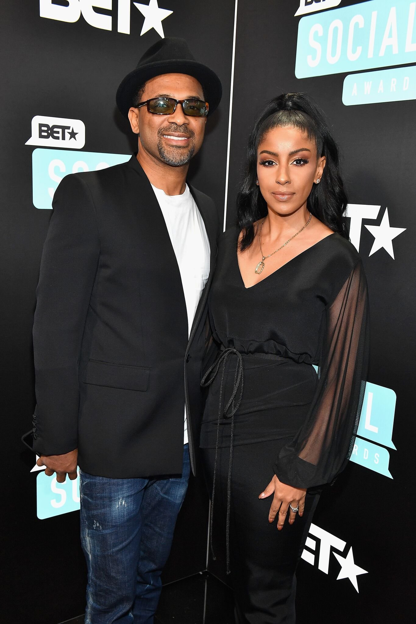 Mike Epps and Kyra Robinson attend the 2019 BET Social Awards at Tyler Perry Studios l Photo: Getty Images