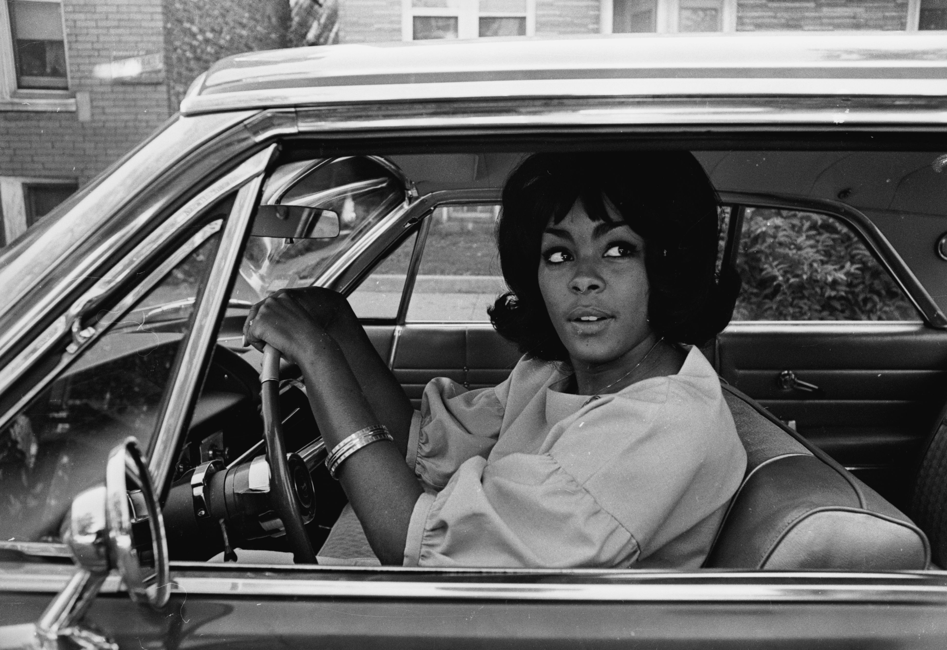 Sonji Roi, Muhammad Ali's wife pictured in her car on June 26, 1965. | Source: Getty Images