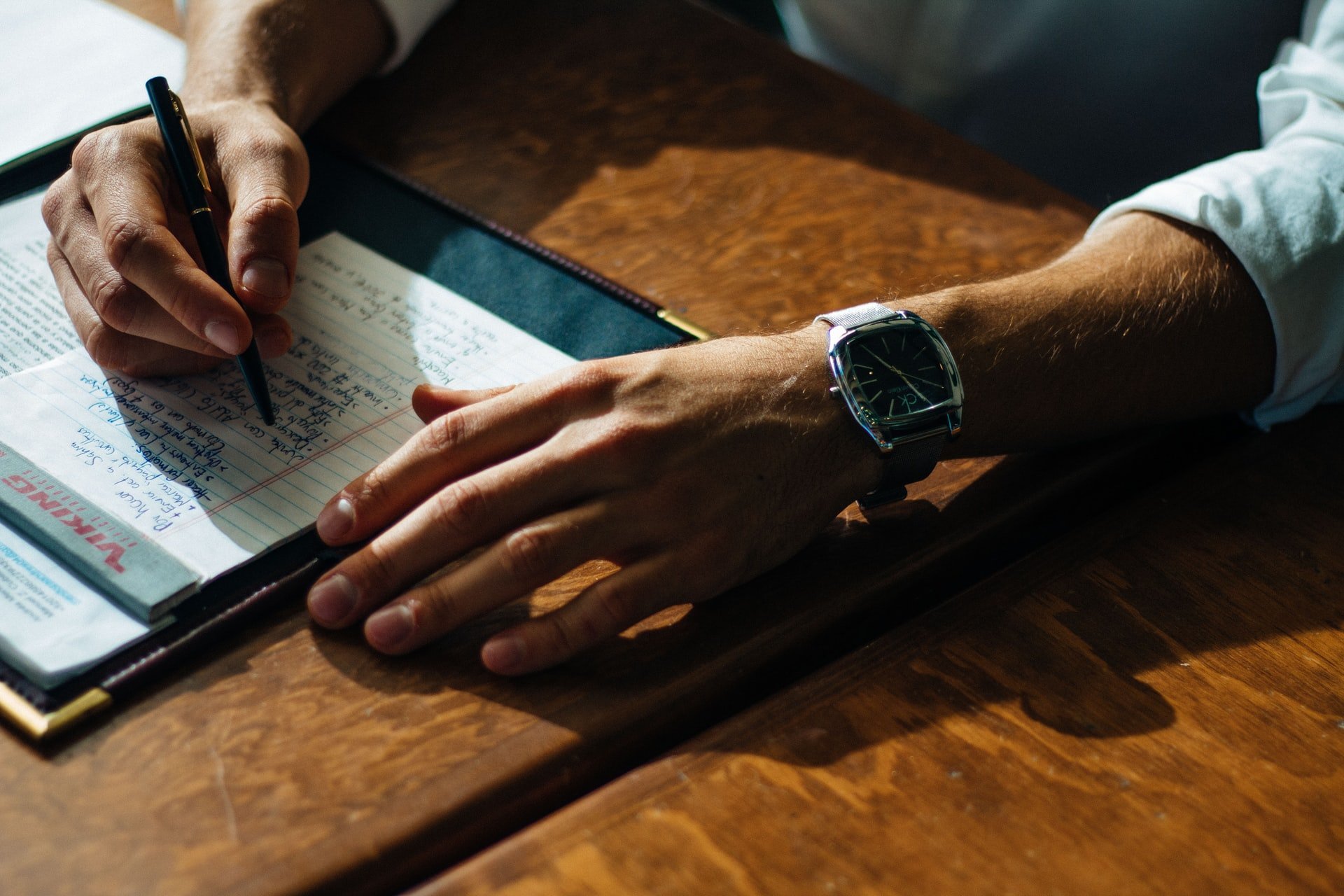 A man taking notes | Source: Unsplash