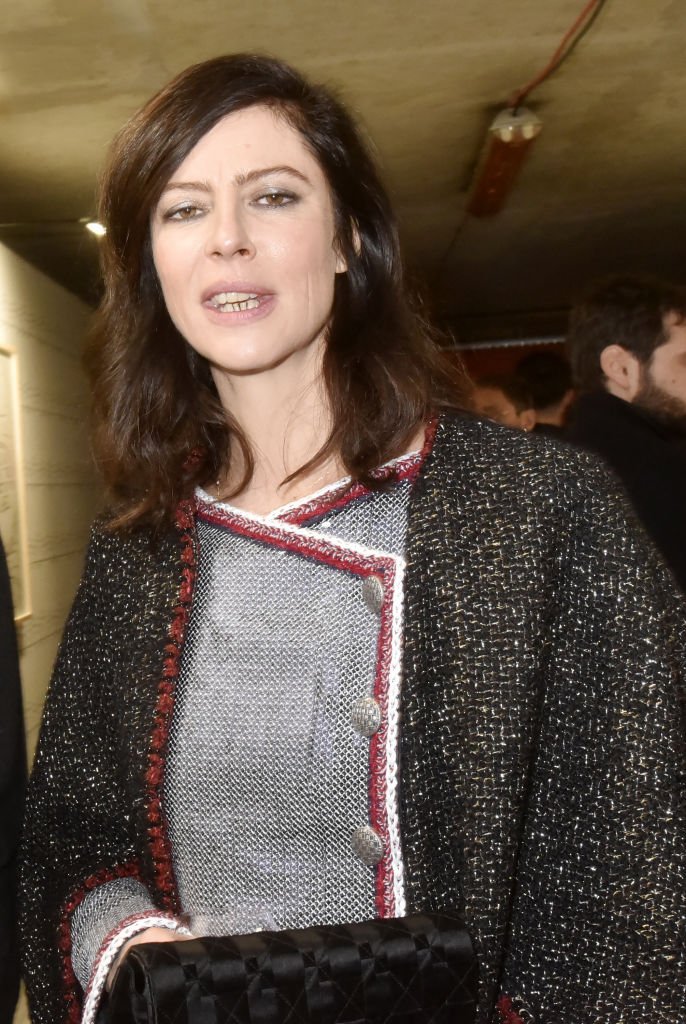 Anna Mouglalis assiste à la photocall Ruinart & David Shrigley - Unconventional Bubbles Exhibition à l'Opéra Bastille le 05 mars 2020 à Paris, France. | Photo : Getty Images. Anna Mouglalis assiste à la photocall Ruinart & David Shrigley - Unconventional Bubbles Exhibition à l'Opéra Bastille le 05 mars 2020 à Paris, France. | Photo : Getty Images.