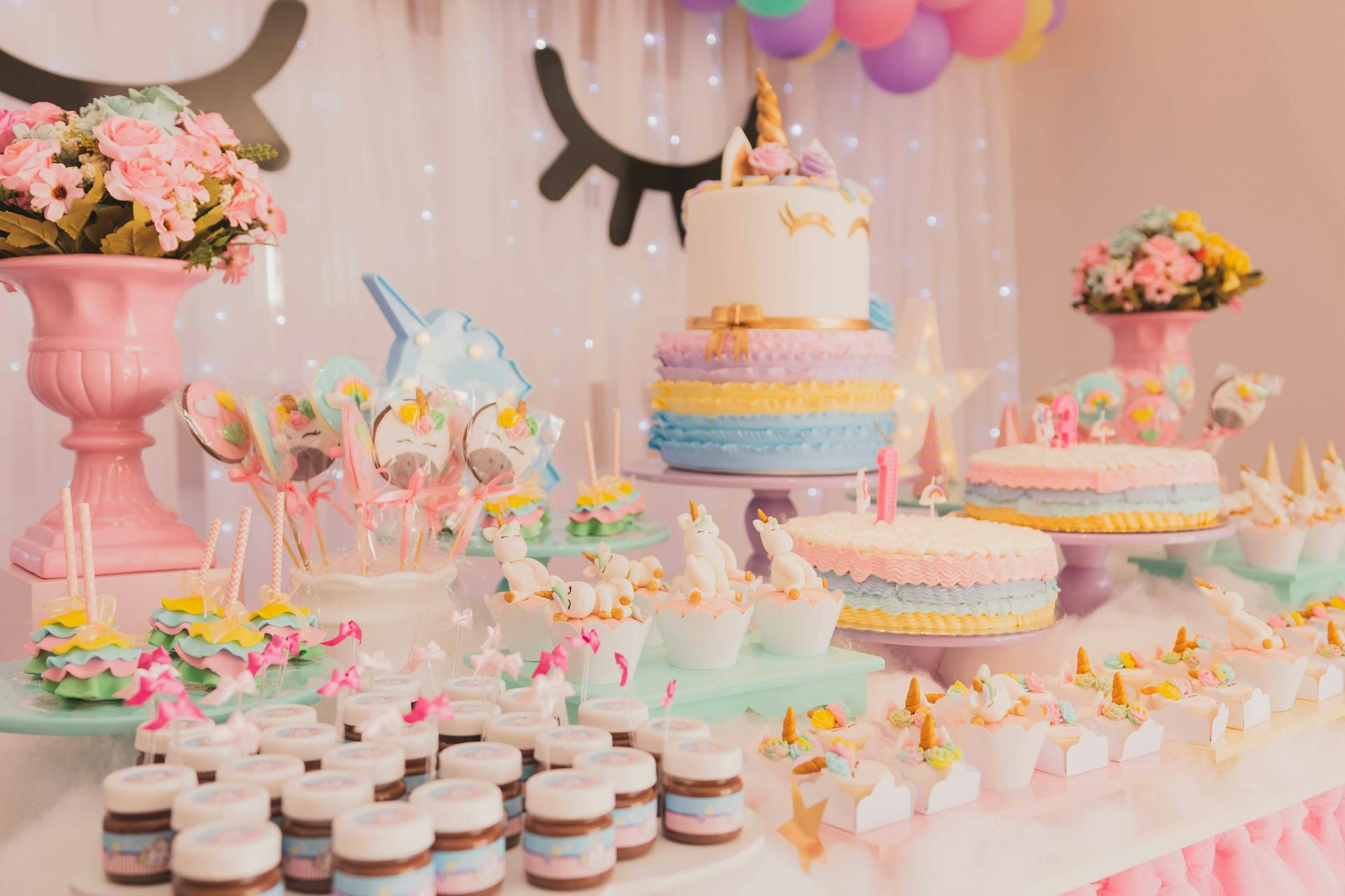 Cakes placed on a table | Source: Pexels