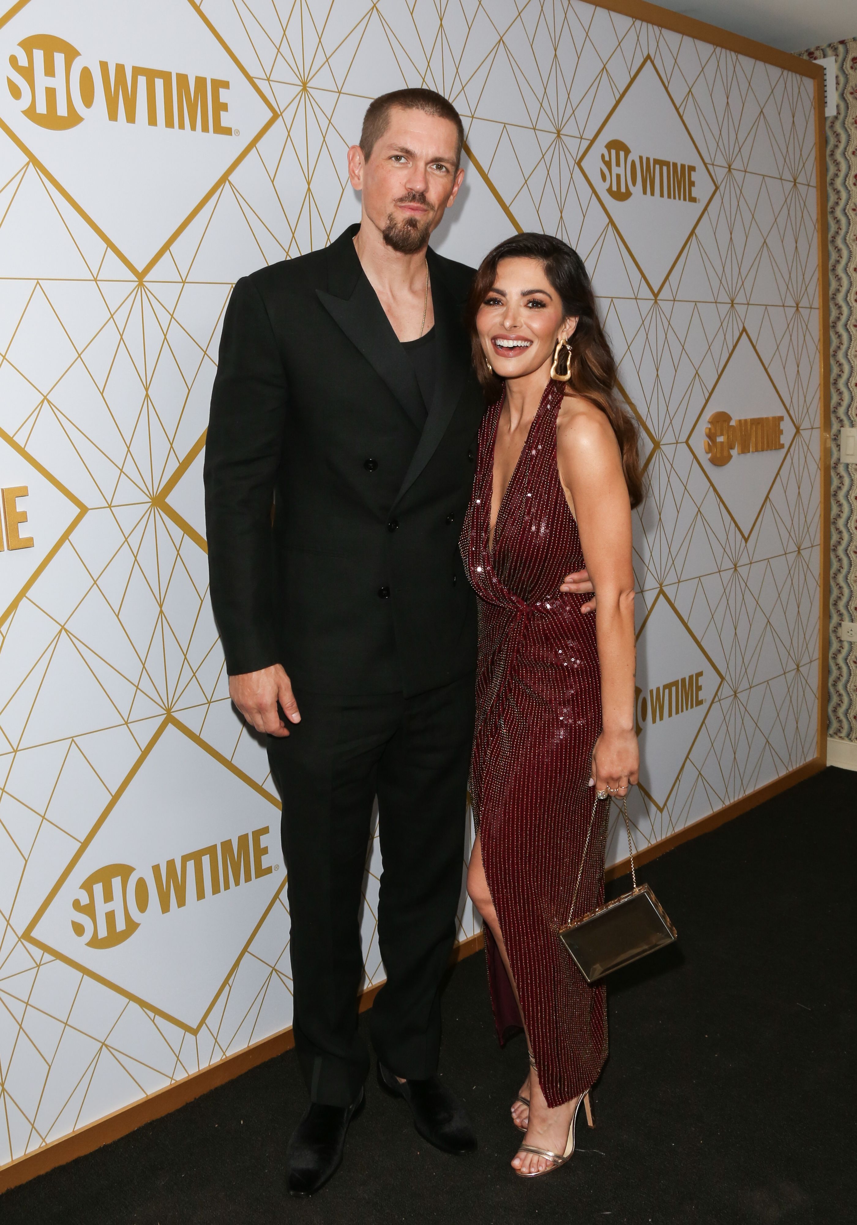 Steve Howey (L) and Sarah Shahi (R) attend the Showtime Emmy eve nominees celebrations at San Vincente Bungalows on September 21, 2019 in West Hollywood, California. | Source: Getty Images