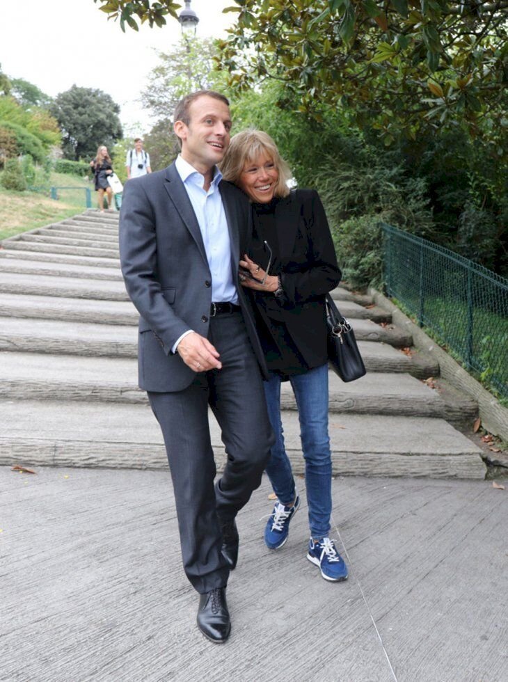 Emmanuel et Brigitte Macron se promenant. l Source: Flickr