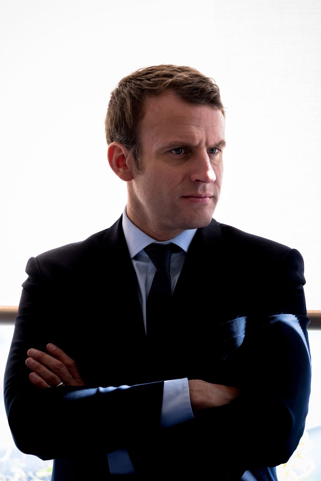 Le president de la république Francaise en croisé le bas. | Photo : GettyImage