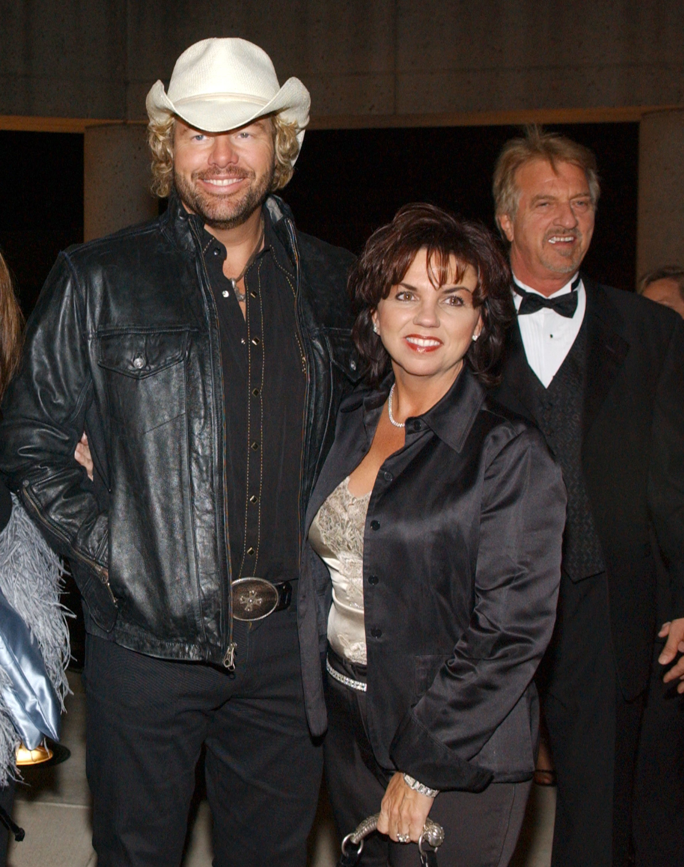 Toby Keith and Tricia Covel at the 52nd Annual BMI Country Awards on November 8, 2004. | Source: Getty Images