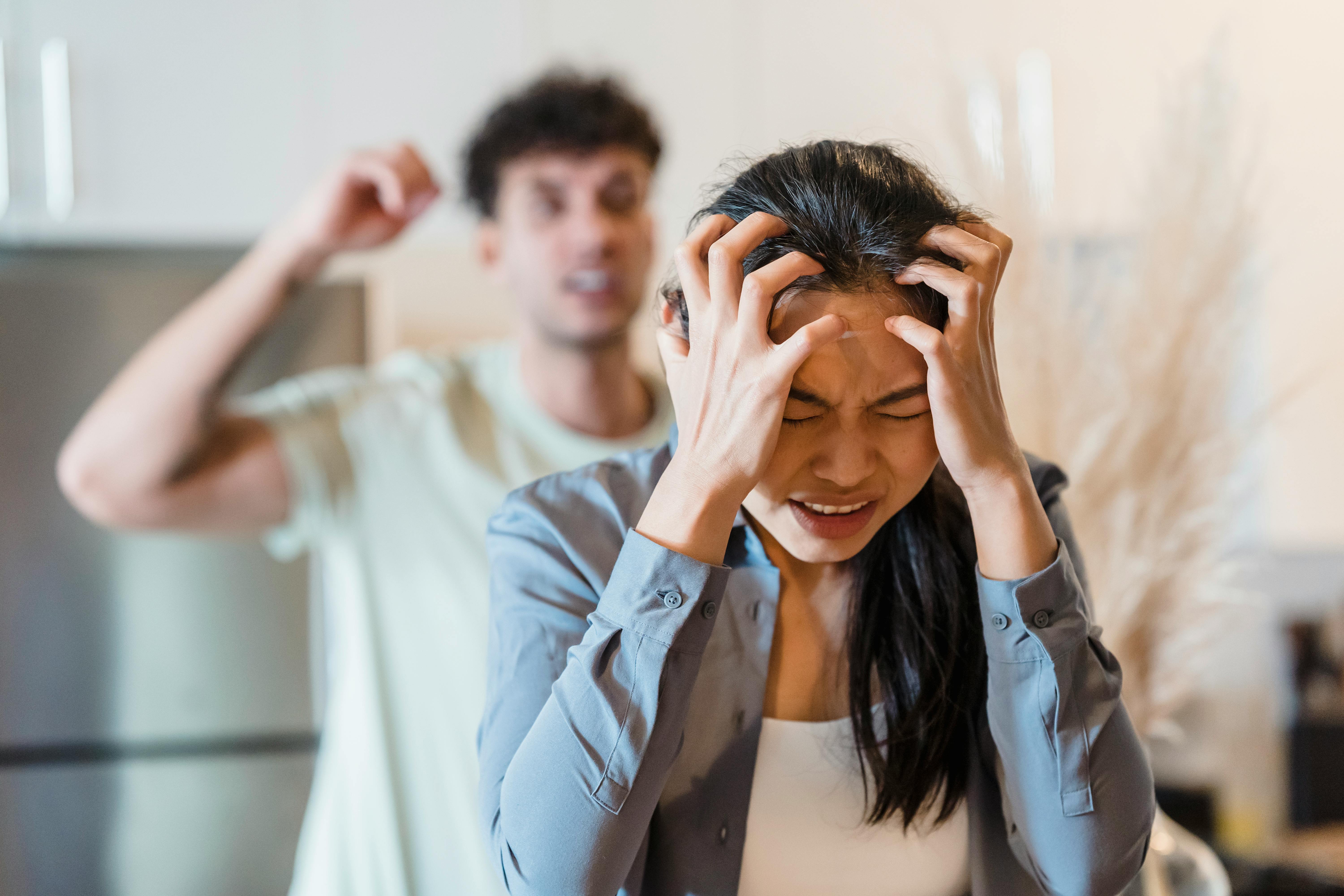 Woman clenches her head | Source: Pexels