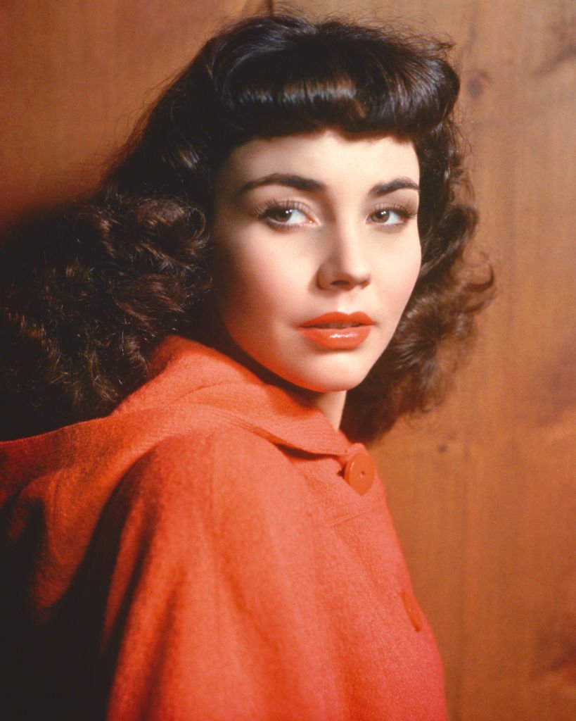 American actress Jennifer Jones wearing a red cape, circa 1945. | Photo: Getty Images