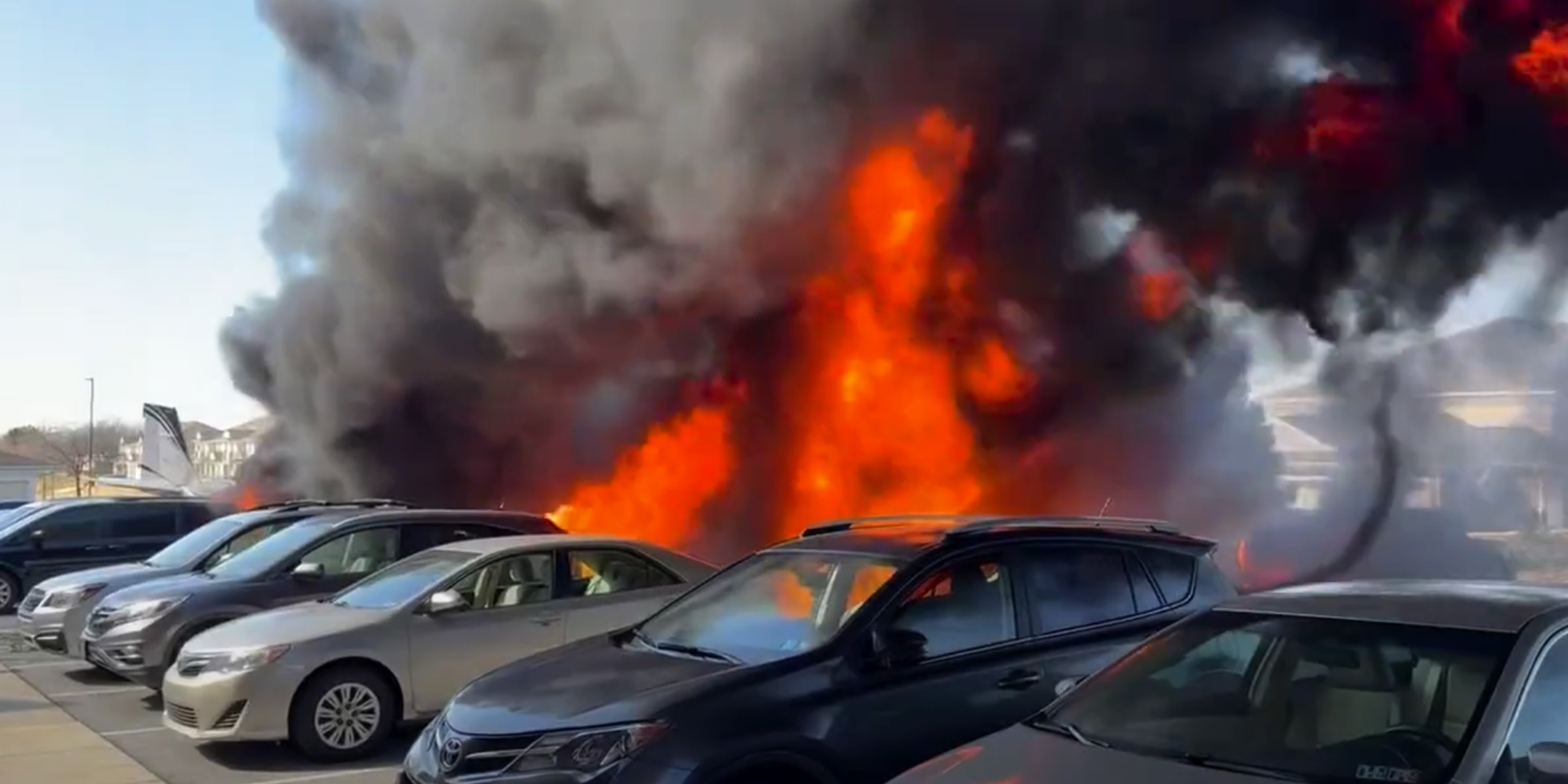 Cars engulfed in smoke from the plane crash | Source: YouTube/Wfaa8