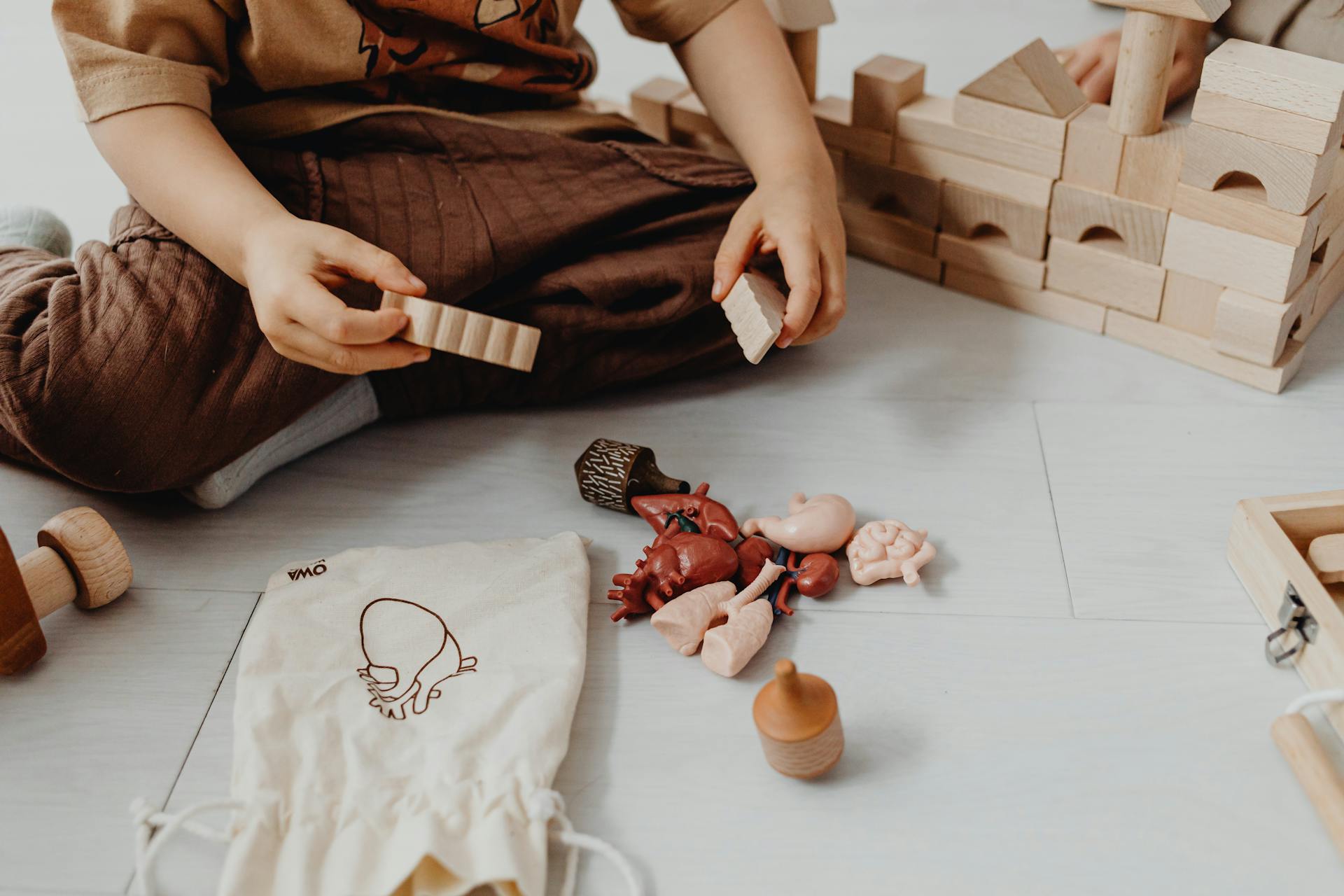 A child playing with toys | Source: Pexels