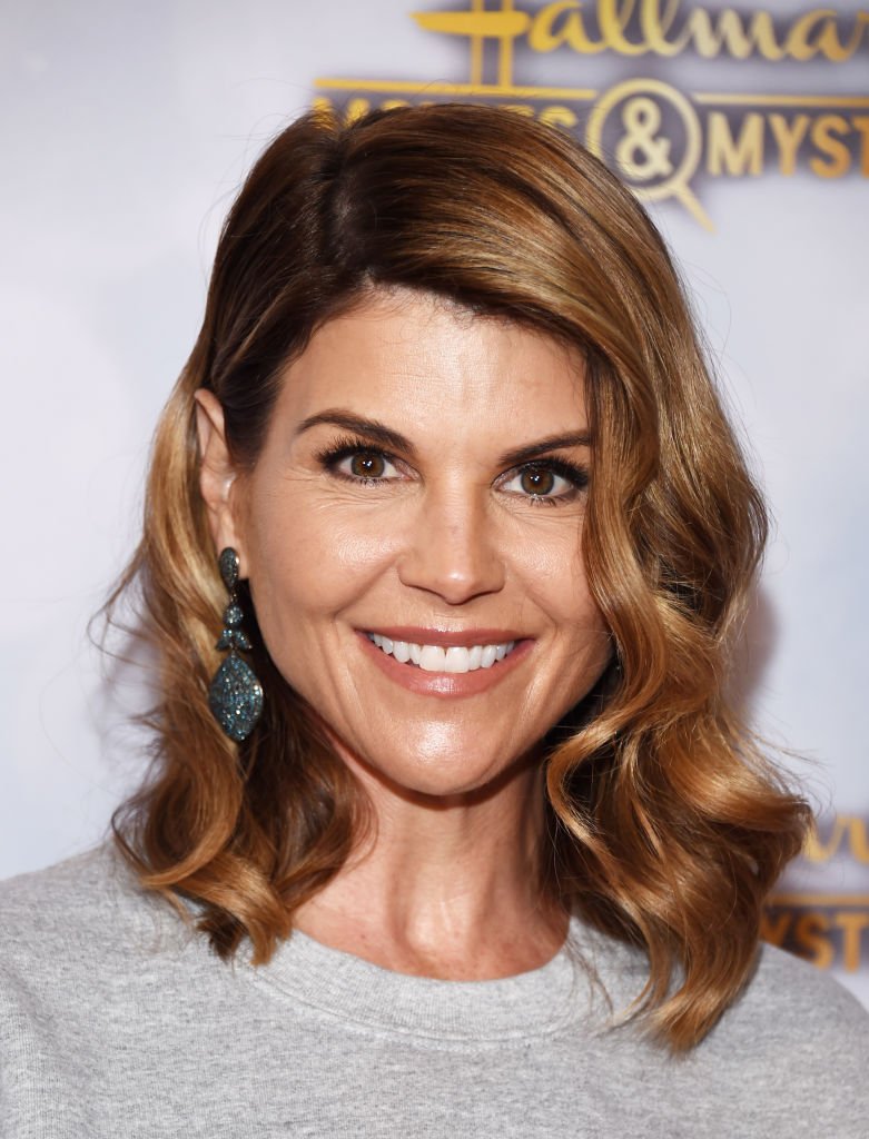 Actress Lori Loughlin arrives at the Hallmark Channel "Once Upon A Christmas Miracle" screening and holiday party at 189 by Dominique Ansel | Photo: Getty Images